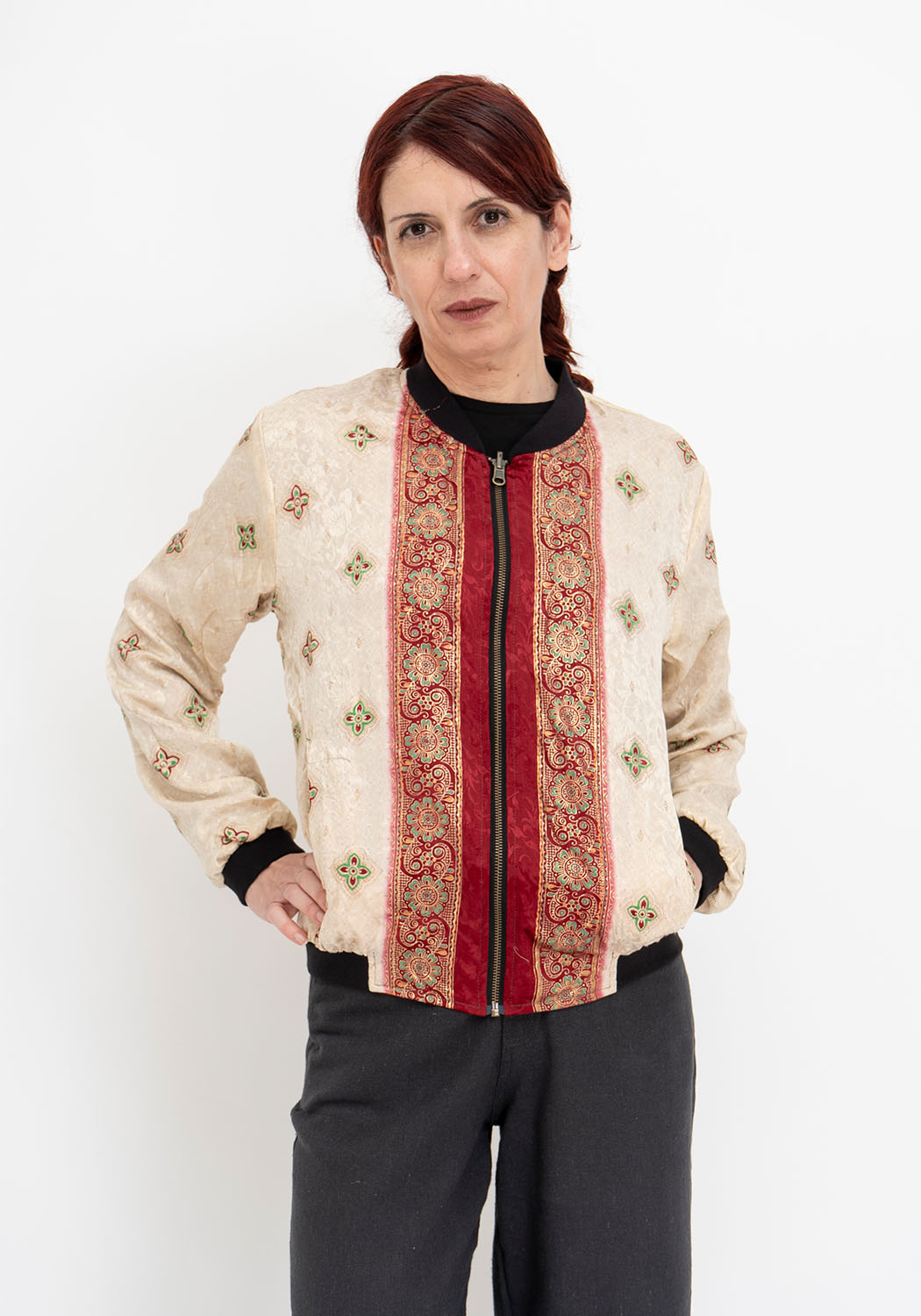 Purpur Erbe – Wende-Bomberjacke aus Vintage Sari