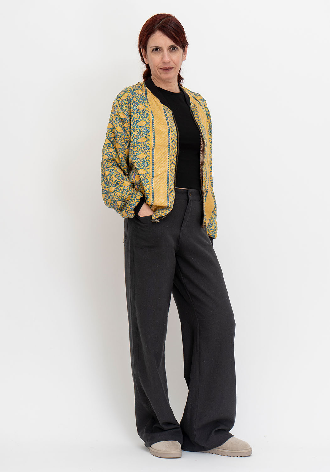 Goldene Strömung – Wende-Bomberjacke aus Sari Textilien