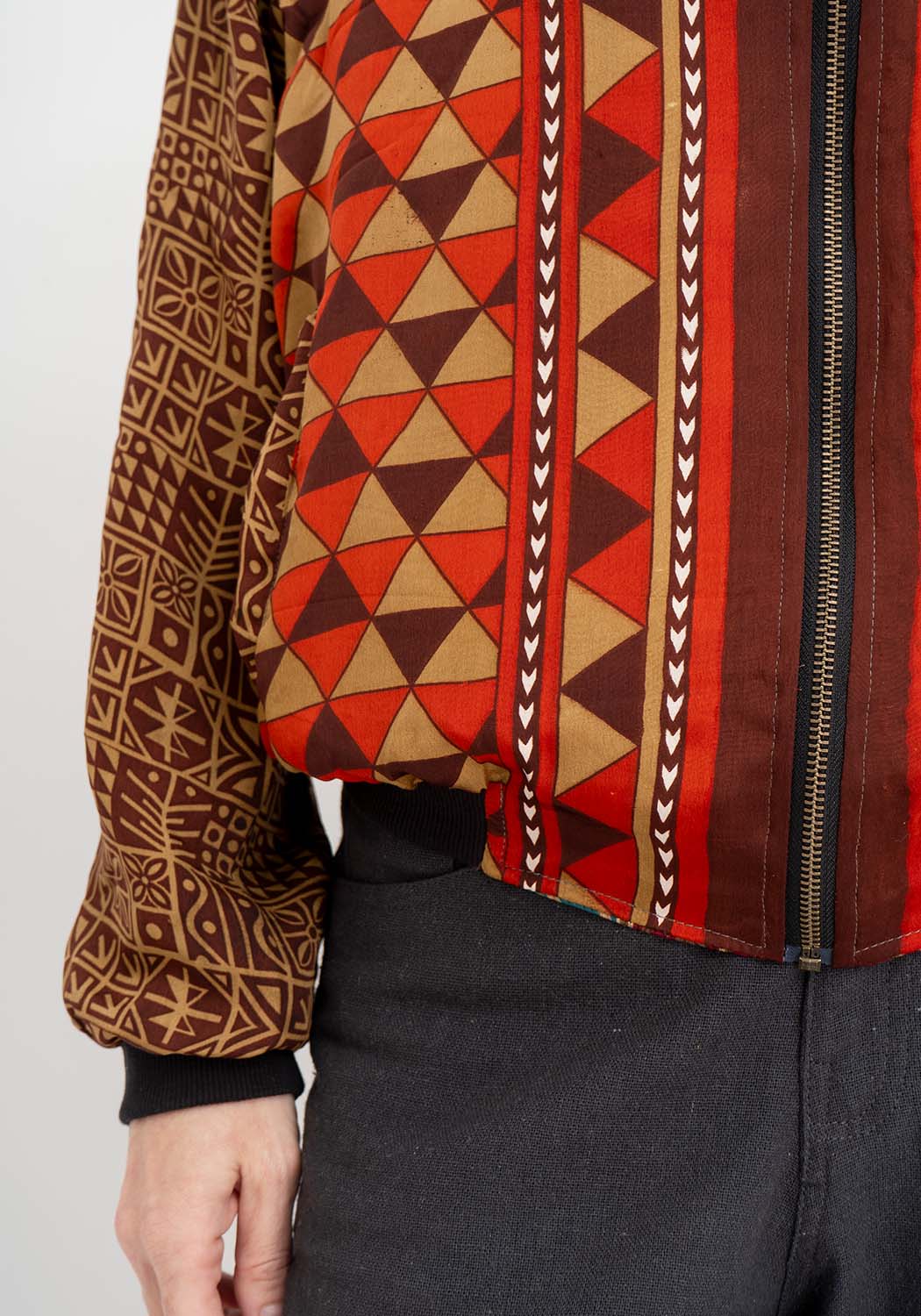 Nomaden Geometrie – Wendejacke aus Vintage Sari