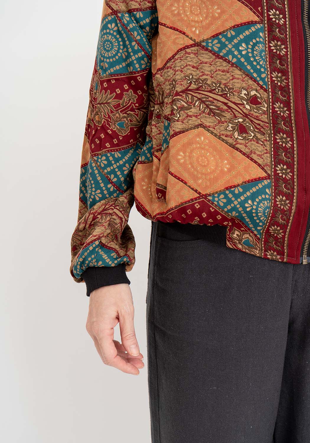 Nomaden Geometrie – Wendejacke aus Vintage Sari