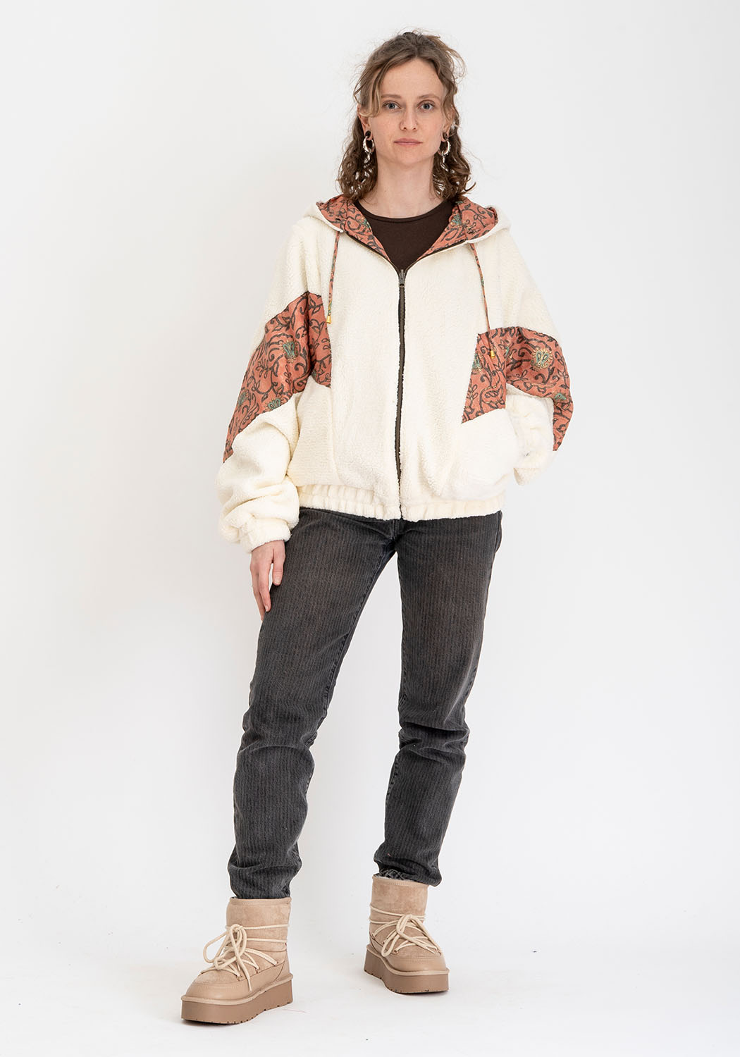 Terrakotta Ranken – Wende-Oversize Teddyjacke mit Kapuze (Vintage-Sari)