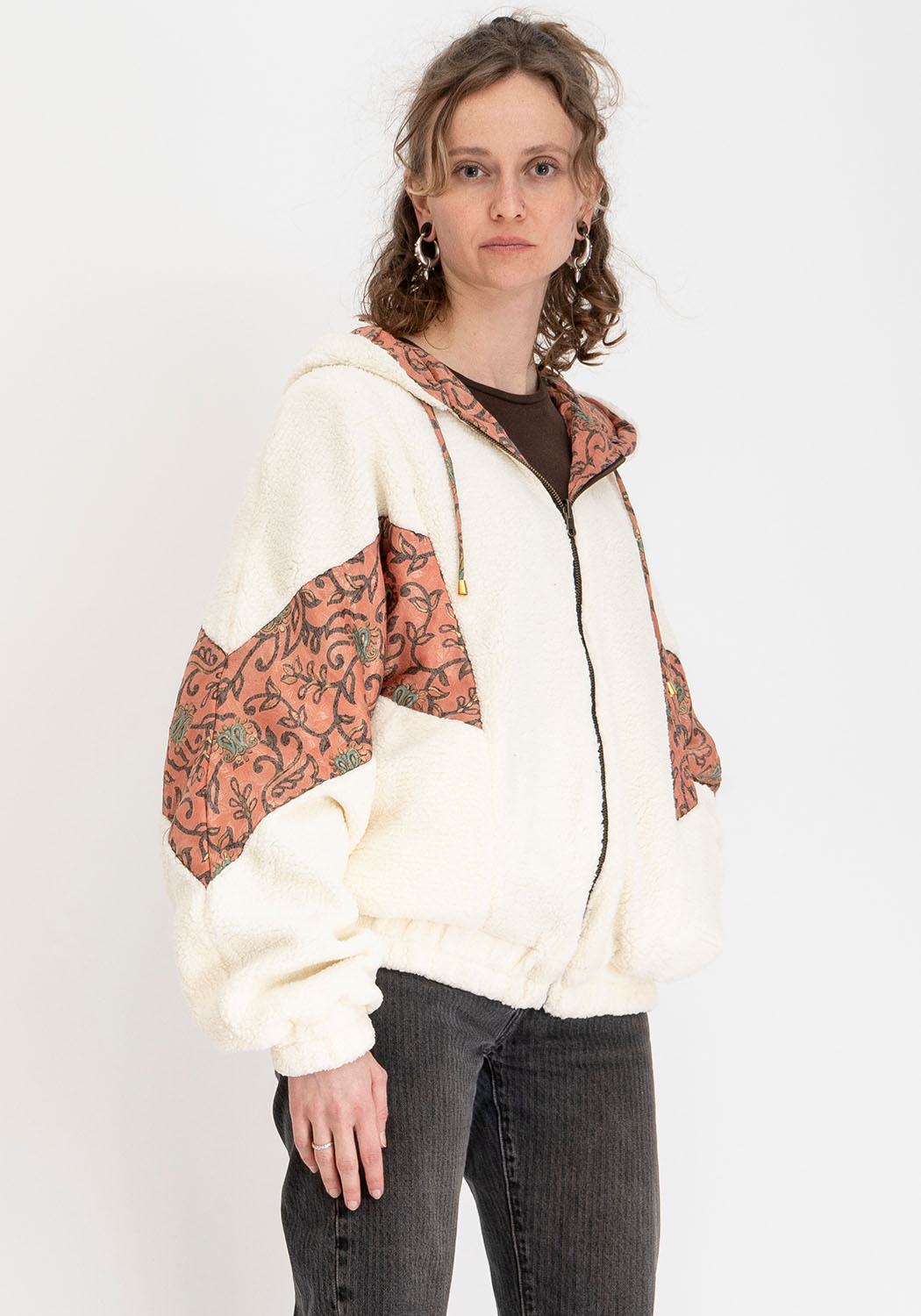Terrakotta Ranken – Wende-Oversize Teddyjacke mit Kapuze (Vintage-Sari)