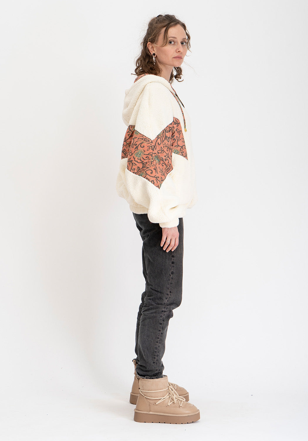 Terrakotta Ranken – Wende-Oversize Teddyjacke mit Kapuze (Vintage-Sari)