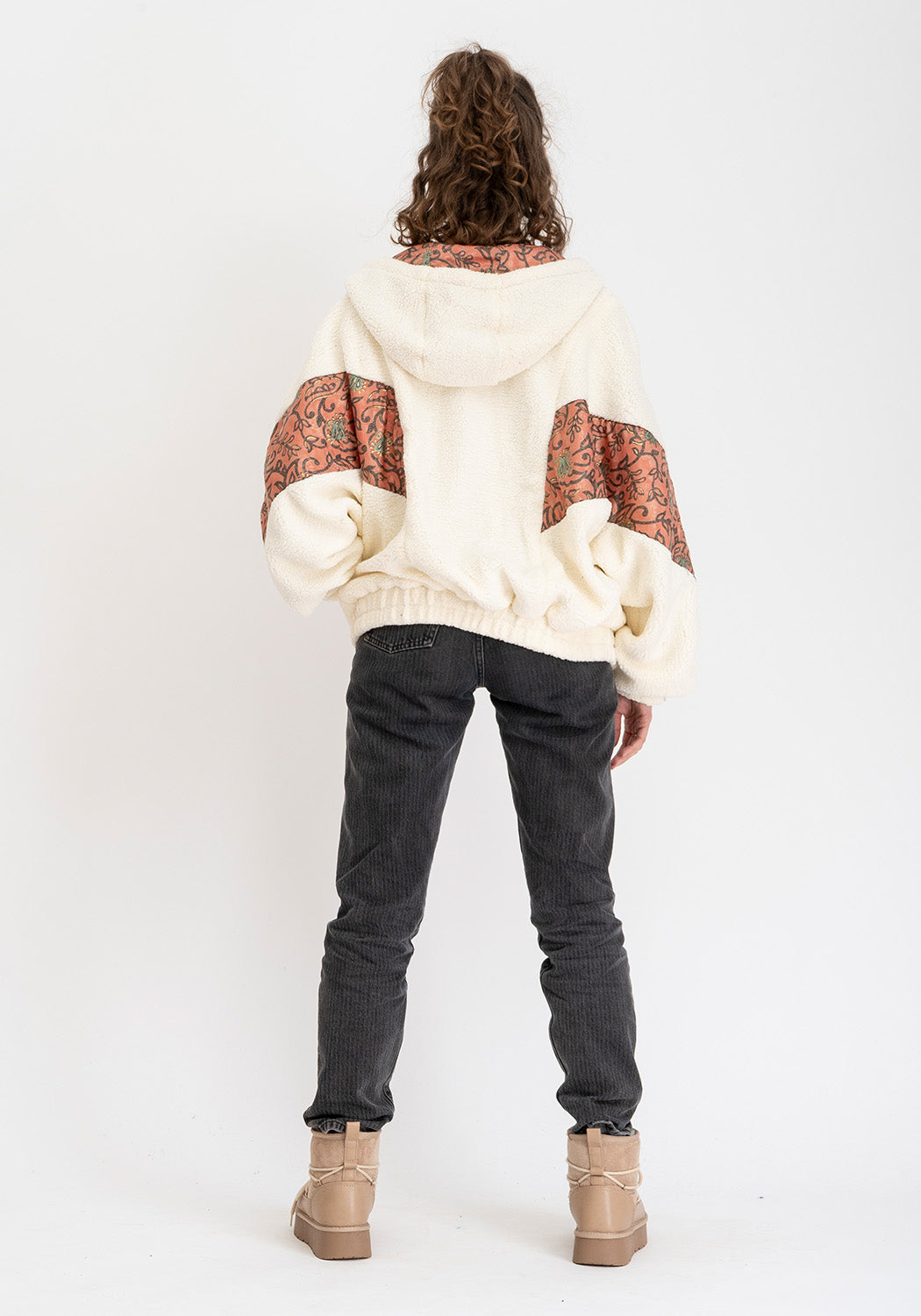 Terrakotta Ranken – Wende-Oversize Teddyjacke mit Kapuze (Vintage-Sari)