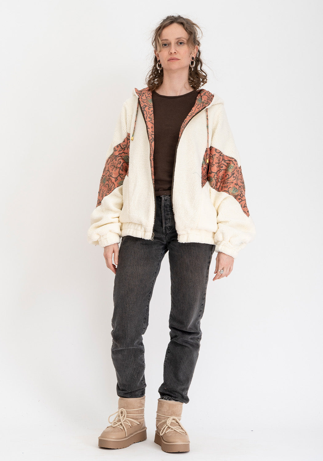Terrakotta Ranken – Wende-Oversize Teddyjacke mit Kapuze (Vintage-Sari)