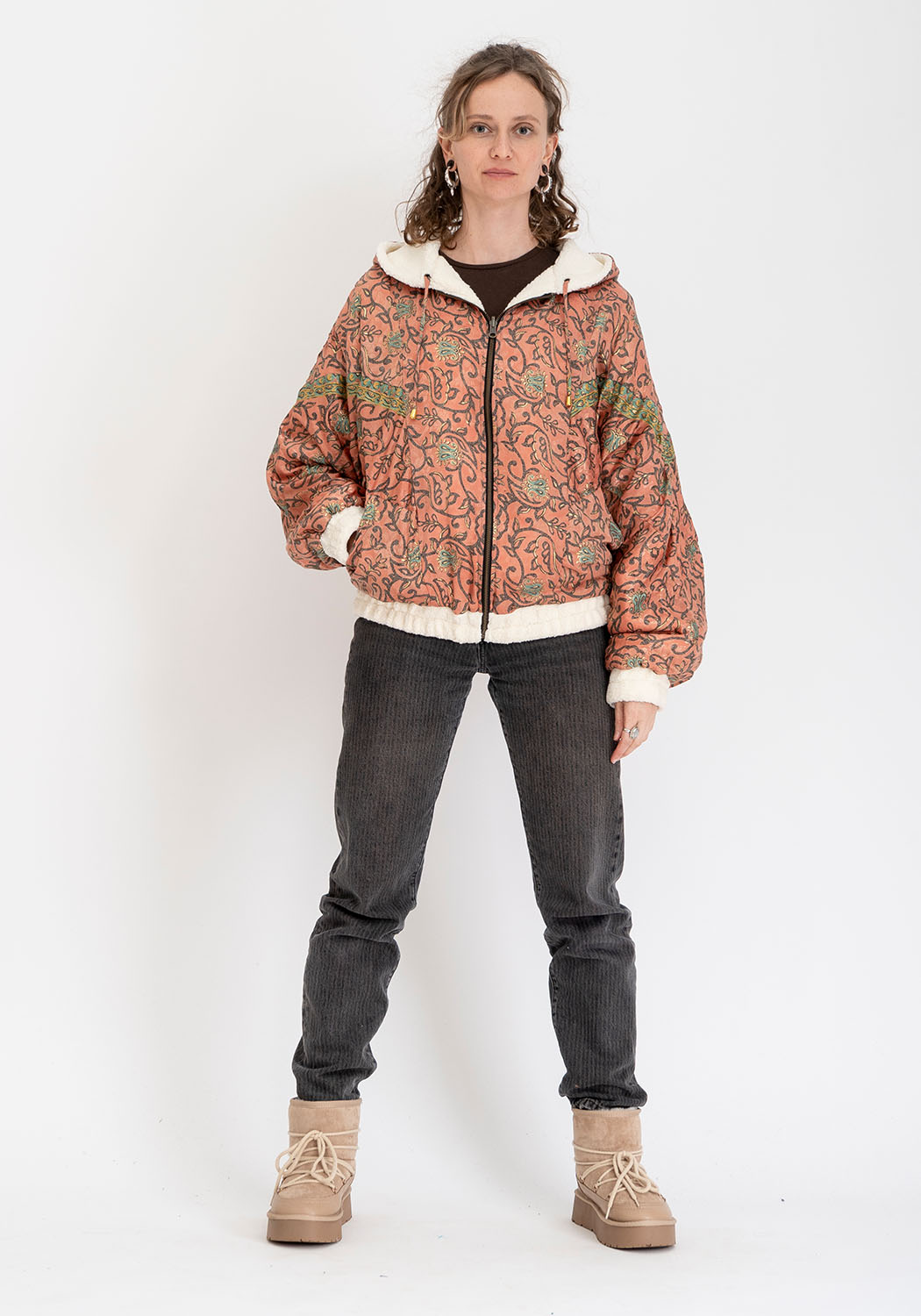 Terrakotta Ranken – Wende-Oversize Teddyjacke mit Kapuze (Vintage-Sari)