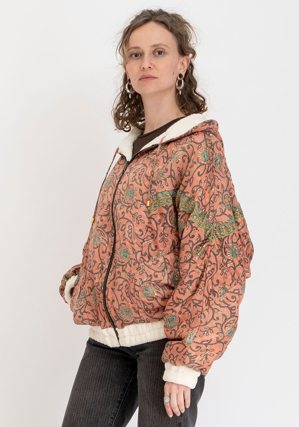Terrakotta Ranken – Wende-Oversize Teddyjacke mit Kapuze (Vintage-Sari)