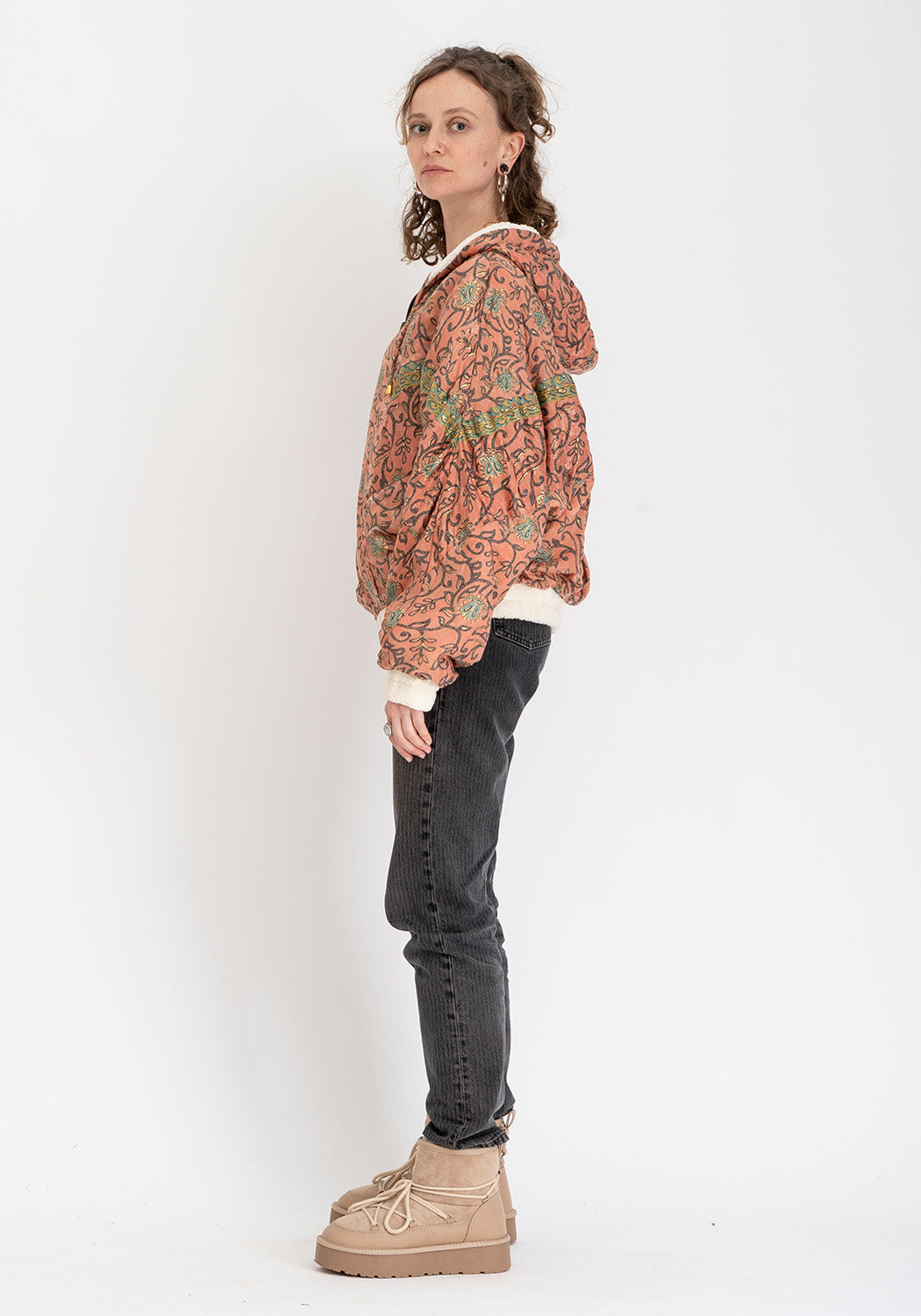 Terrakotta Ranken – Wende-Oversize Teddyjacke mit Kapuze (Vintage-Sari)