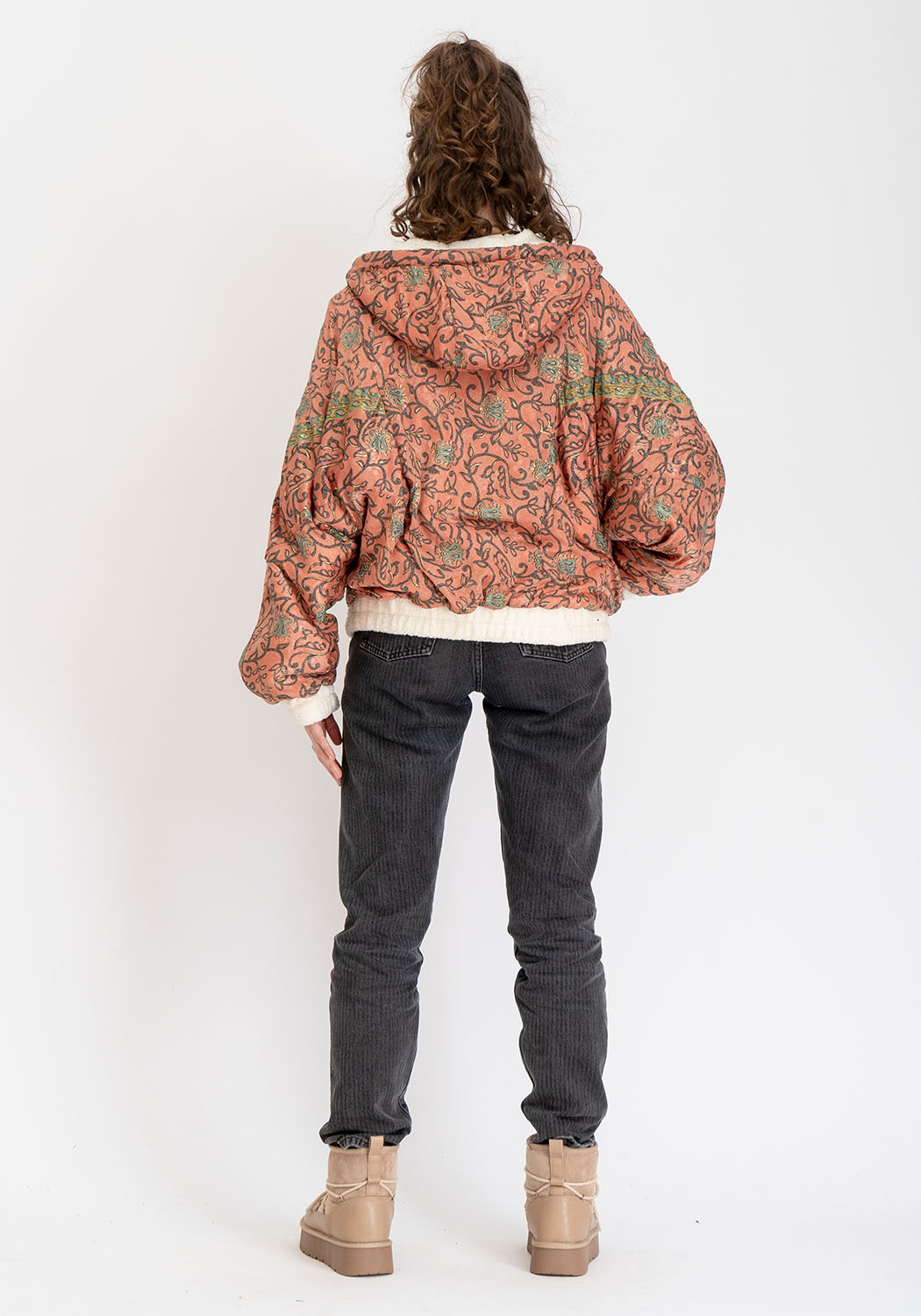 Terrakotta Ranken – Wende-Oversize Teddyjacke mit Kapuze (Vintage-Sari)