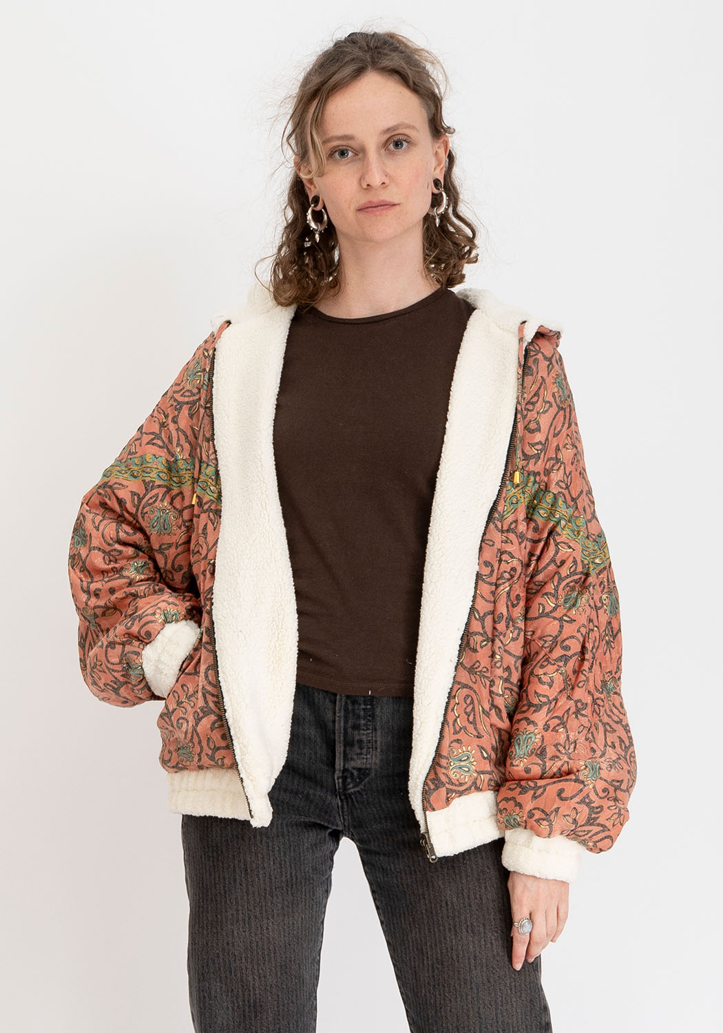 Terrakotta Ranken – Wende-Oversize Teddyjacke mit Kapuze (Vintage-Sari)