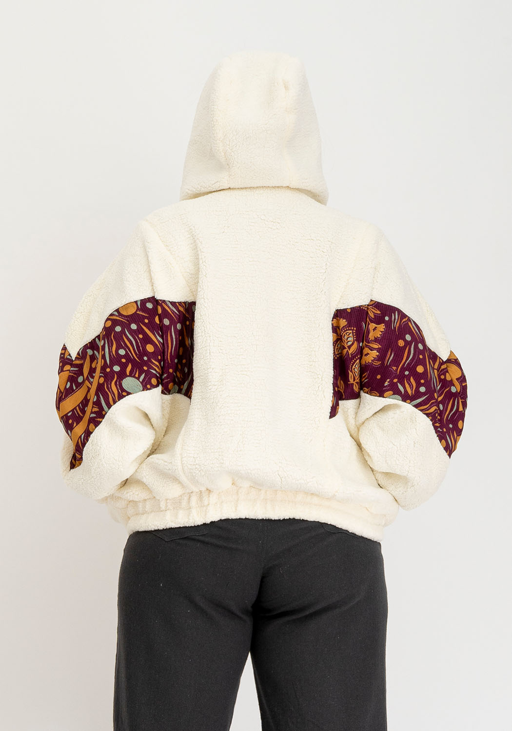 Pflaumen-Sonnenrad – Oversize Wende-Sari-Jacke mit Teddy & Kapuze