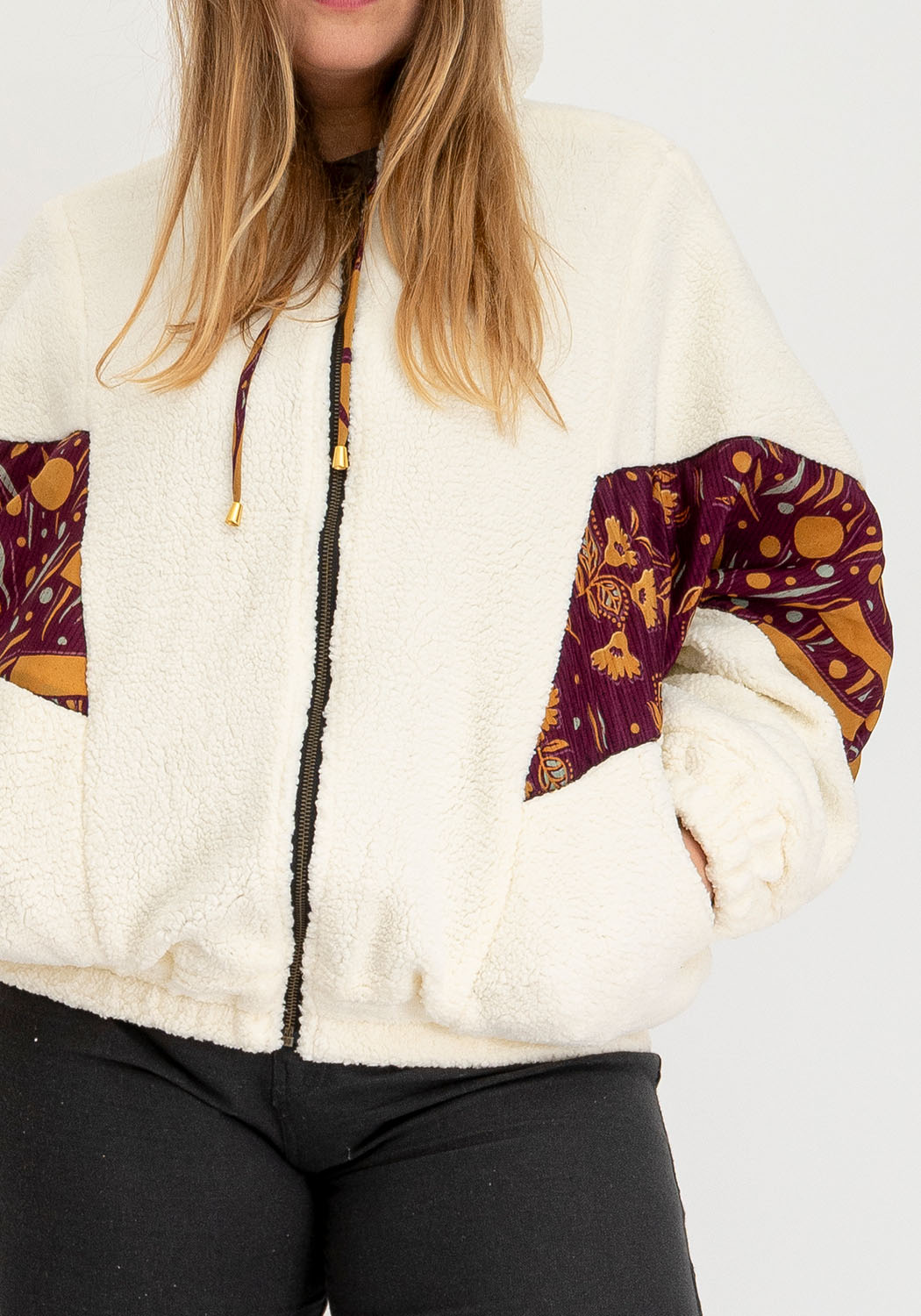 Pflaumen-Sonnenrad – Oversize Wende-Sari-Jacke mit Teddy & Kapuze