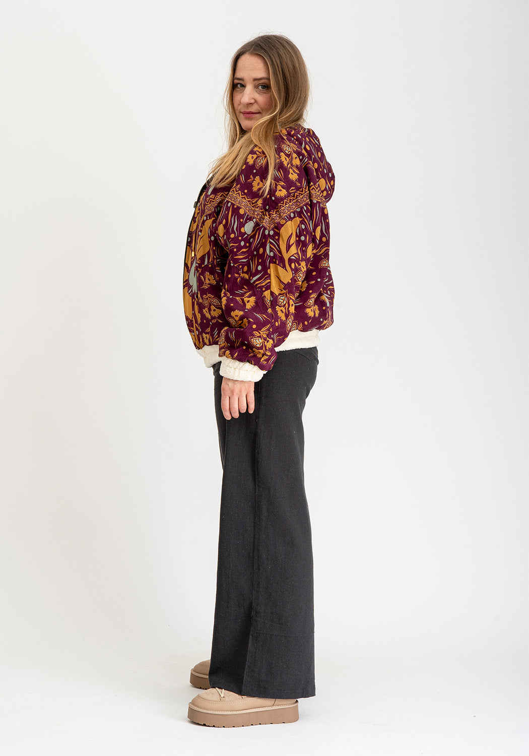 Pflaumen-Sonnenrad – Oversize Wende-Sari-Jacke mit Teddy &amp; Kapuze