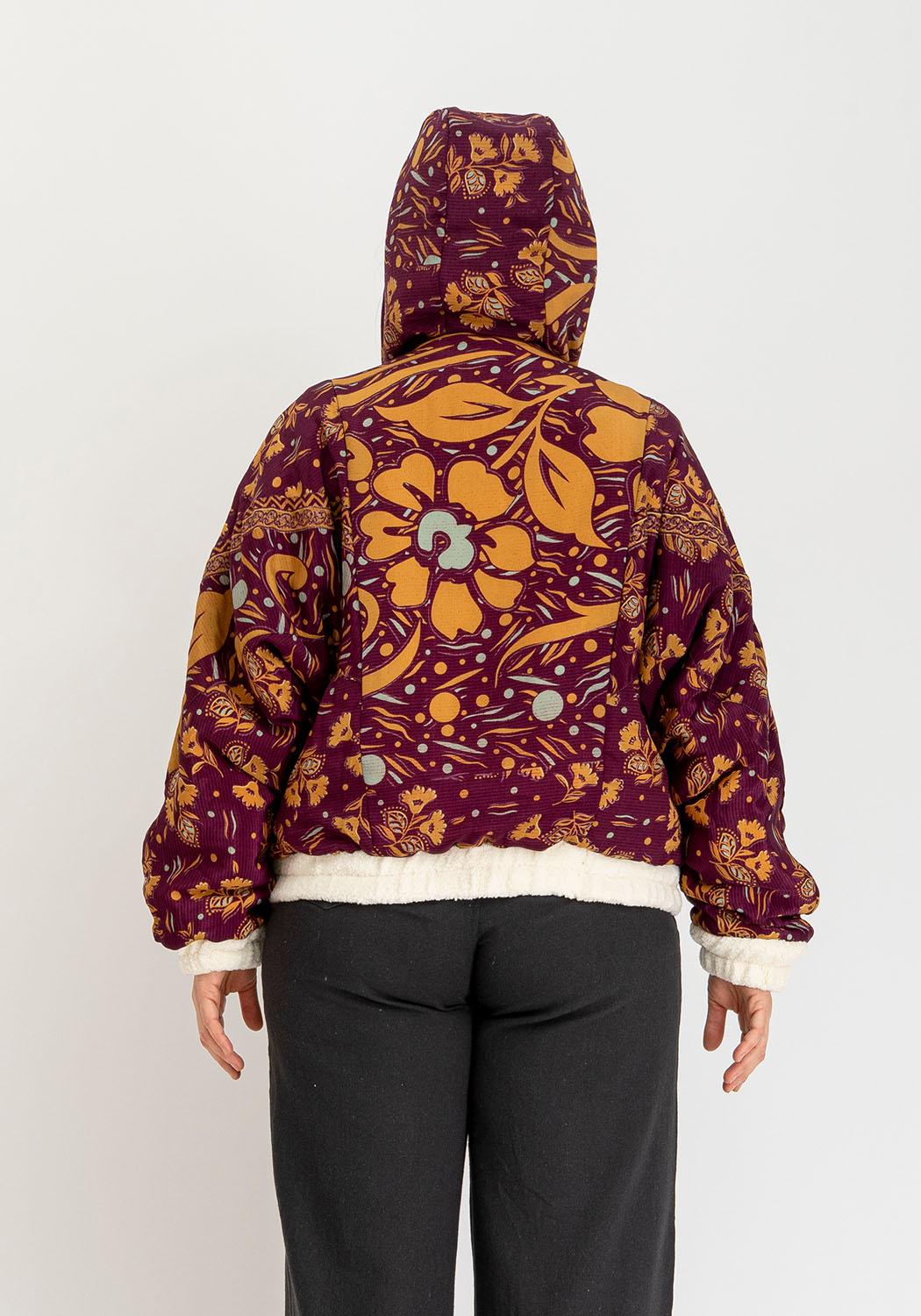 Pflaumen-Sonnenrad – Oversize Wende-Sari-Jacke mit Teddy &amp; Kapuze