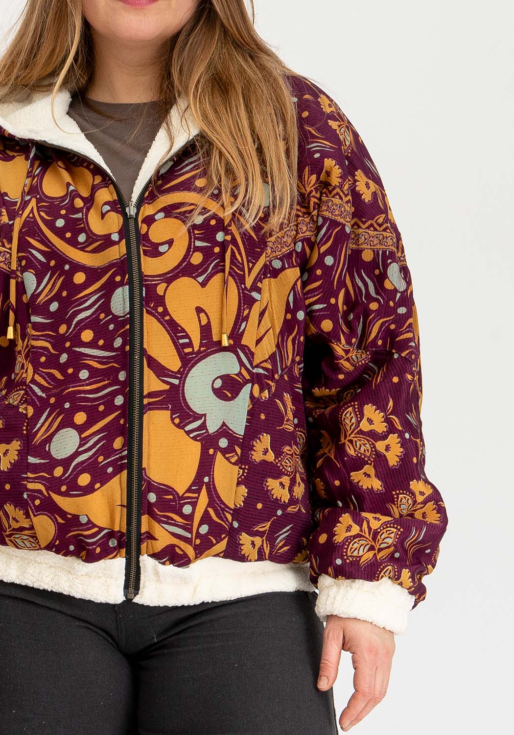 Pflaumen-Sonnenrad – Oversize Wende-Sari-Jacke mit Teddy &amp; Kapuze