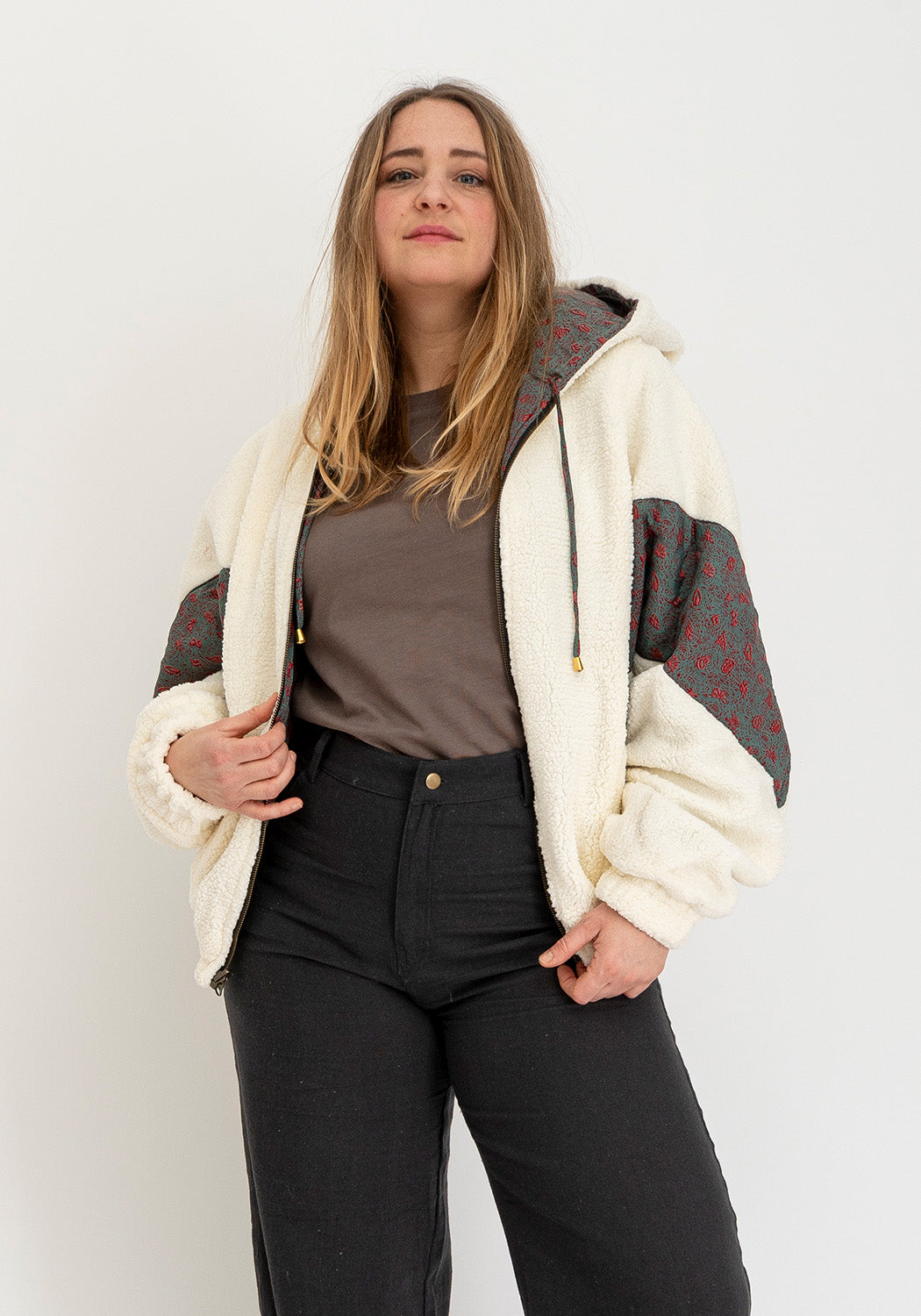 Graue Blüten – Wendejacke aus Teddy & Sari mit Kapuze (Unikat)