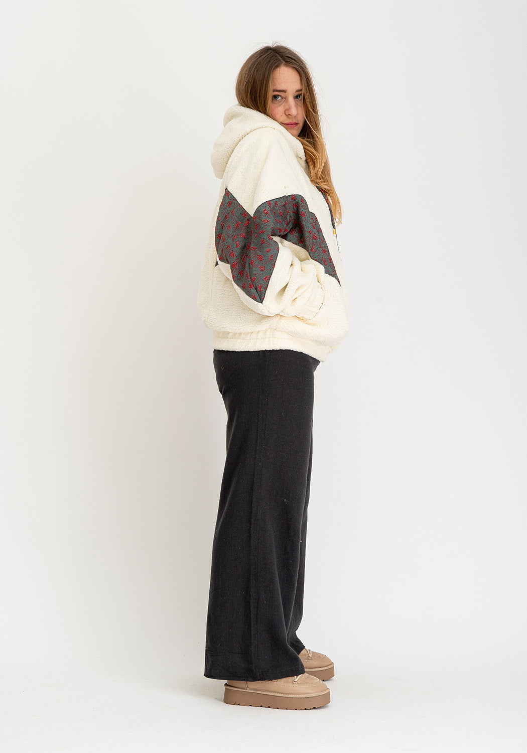Graue Blüten – Wendejacke aus Teddy & Sari mit Kapuze (Unikat)