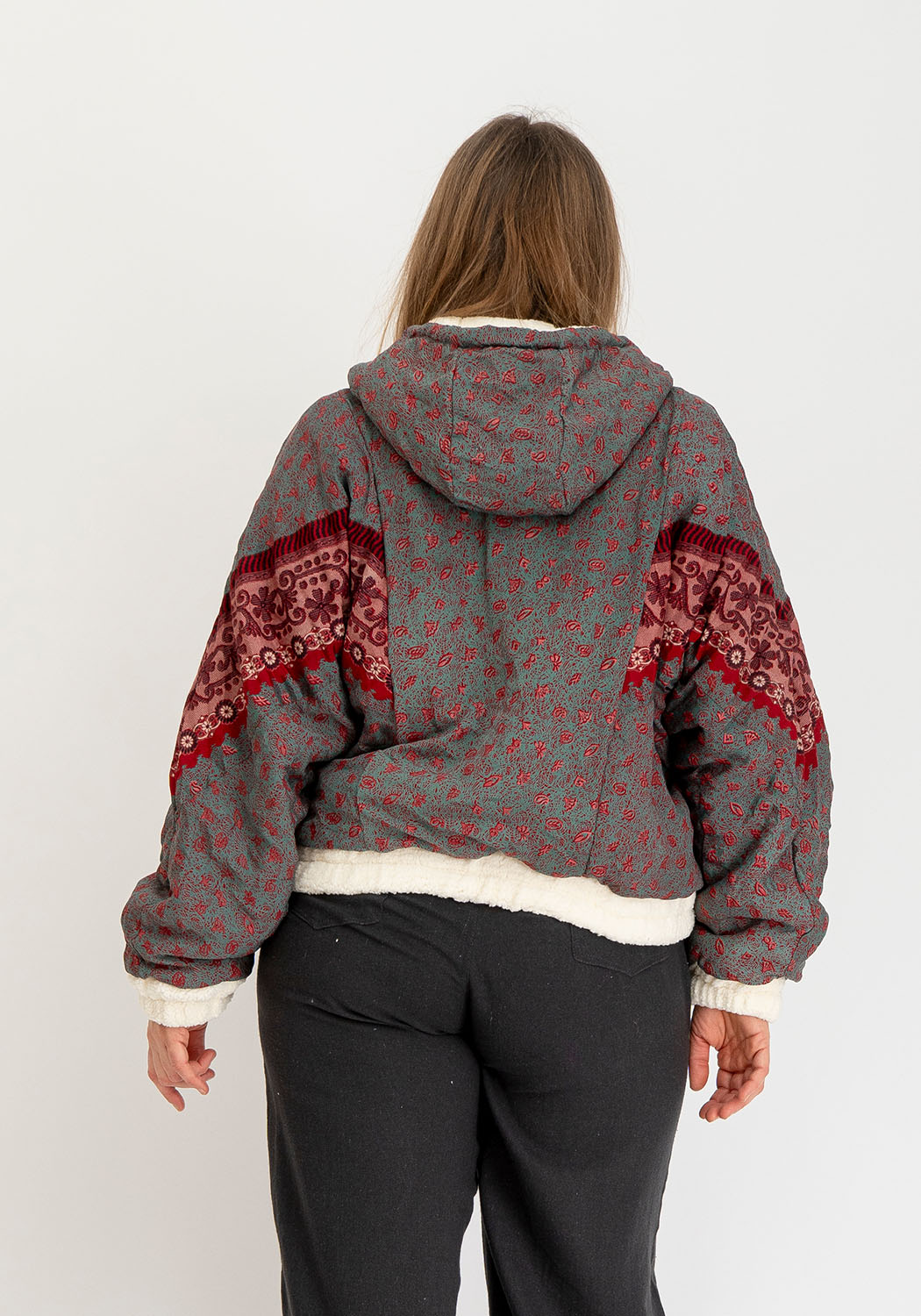 Graue Blüten – Wendejacke aus Teddy &amp; Sari mit Kapuze (Unikat)