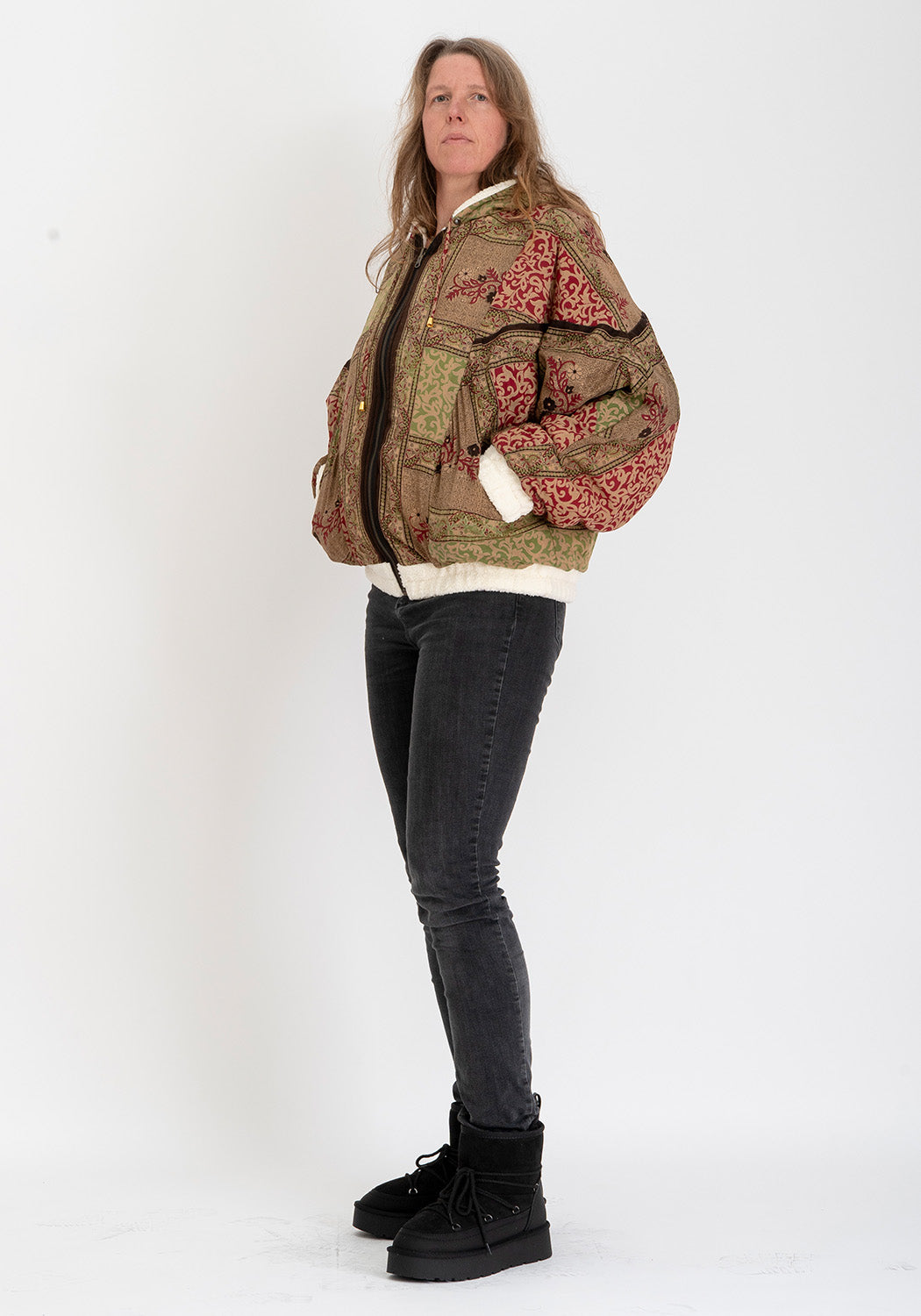 Erdiges Patchwork – Wende-Teddyjacke mit Kapuze &amp; Oliv-Sari-Mosaik