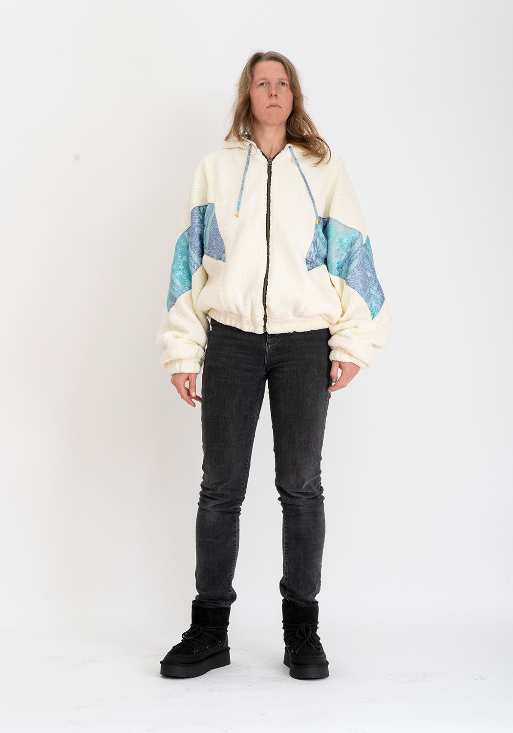 Himmelsblätter – Wende-Oversize Teddyjacke mit Kapuze (Blaue Sari-Seite)