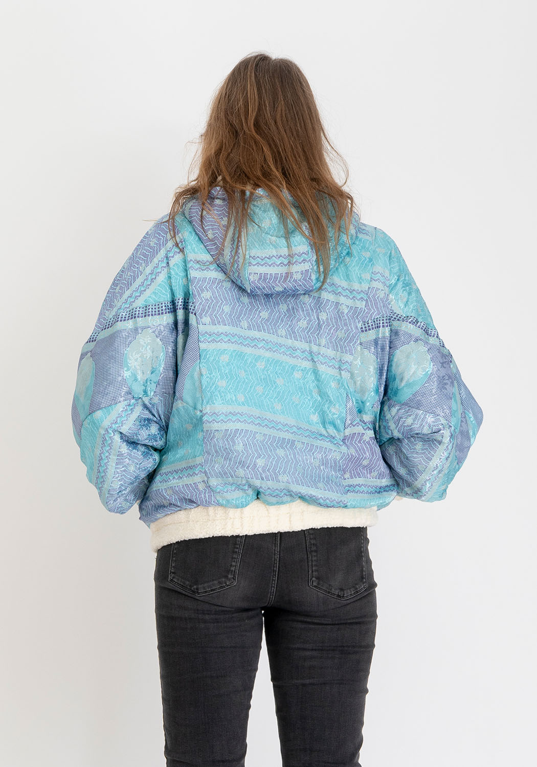 Himmelsblätter – Wende-Oversize Teddyjacke mit Kapuze (Blaue Sari-Seite)