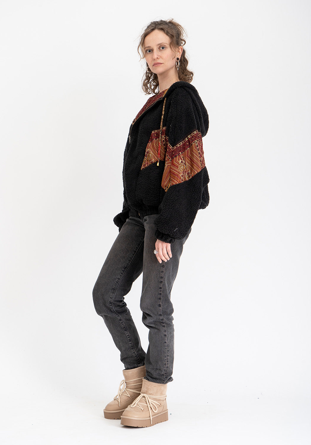 Schattengarten – Wendbare Sari-Jacke mit schwarzem Teddy