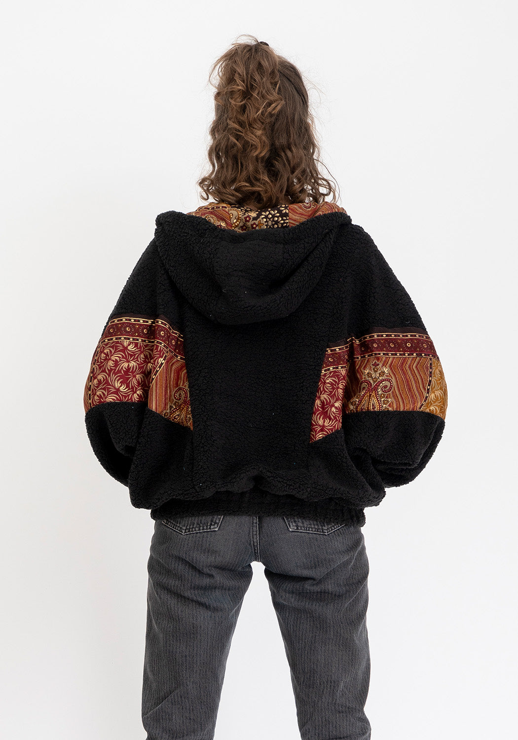 Schattengarten – Wendbare Sari-Jacke mit schwarzem Teddy