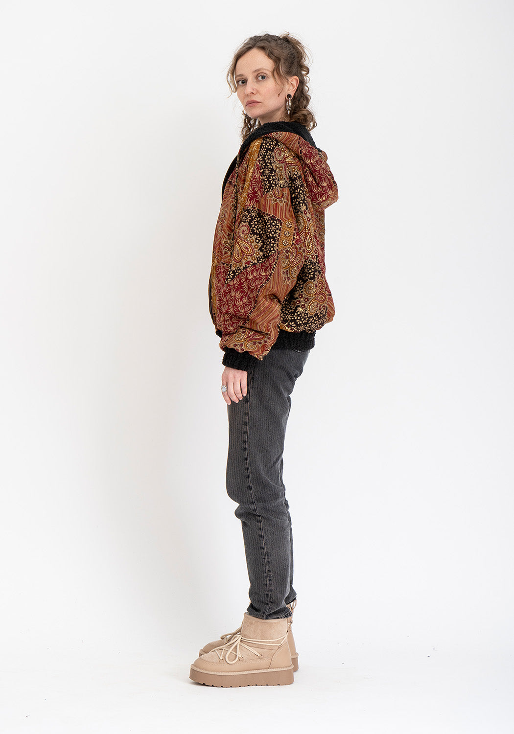 Schattengarten – Wendbare Sari-Jacke mit schwarzem Teddy