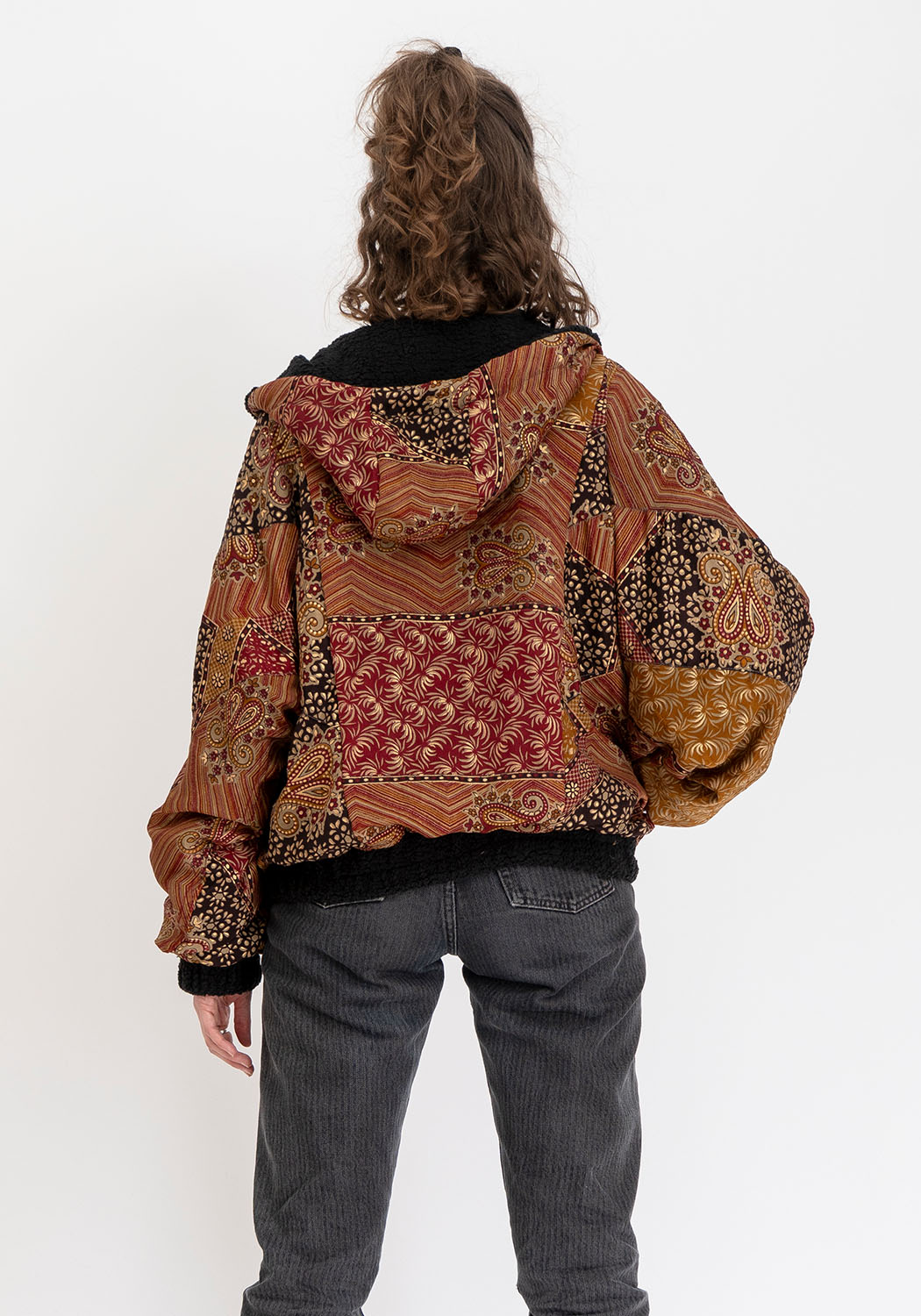 Schattengarten – Wendbare Sari-Jacke mit schwarzem Teddy
