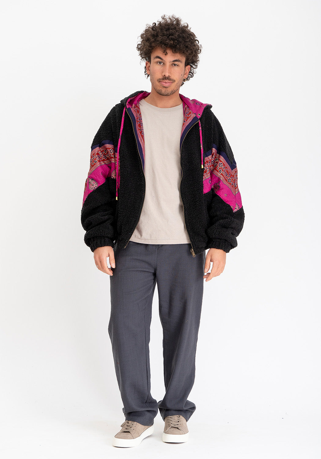 Urbaner Nomade – Oversize Wende-Sari-Jacke mit Teddy