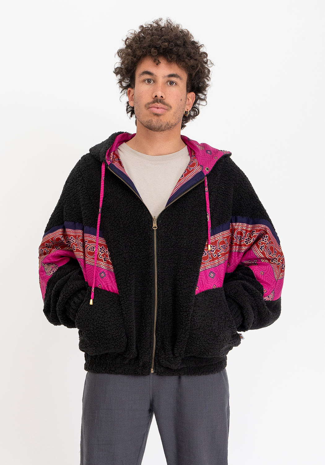 Urbaner Nomade – Oversize Wende-Sari-Jacke mit Teddy