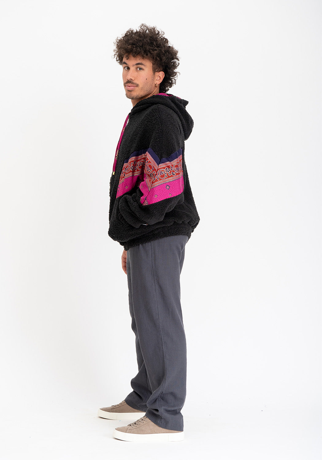 Urbaner Nomade – Oversize Wende-Sari-Jacke mit Teddy