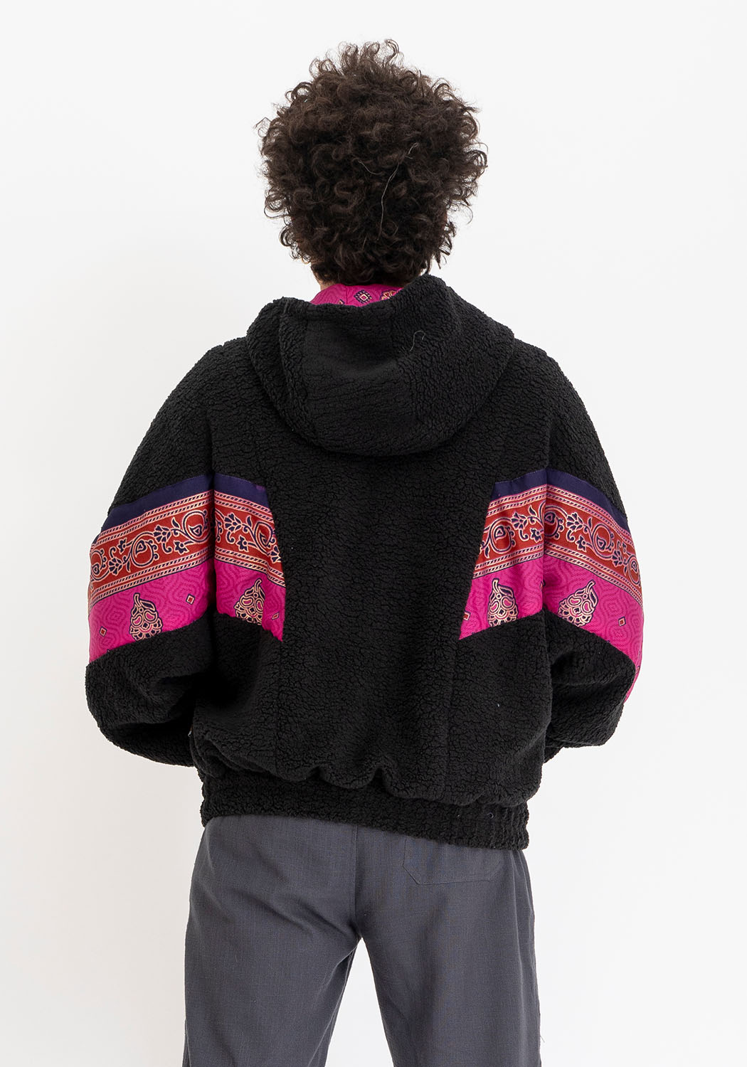 Urbaner Nomade – Oversize Wende-Sari-Jacke mit Teddy