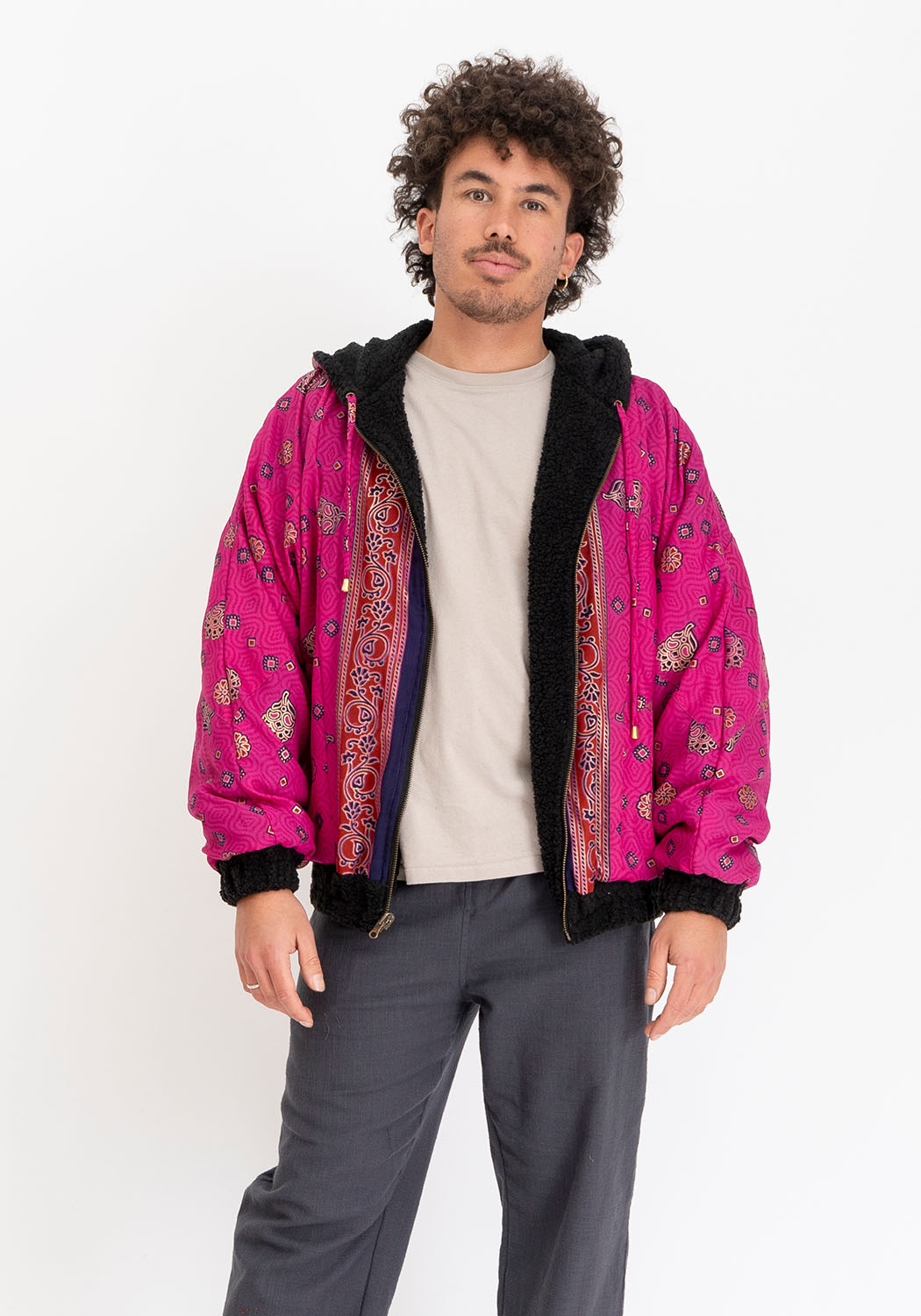 Urbaner Nomade – Oversize Wende-Sari-Jacke mit Teddy