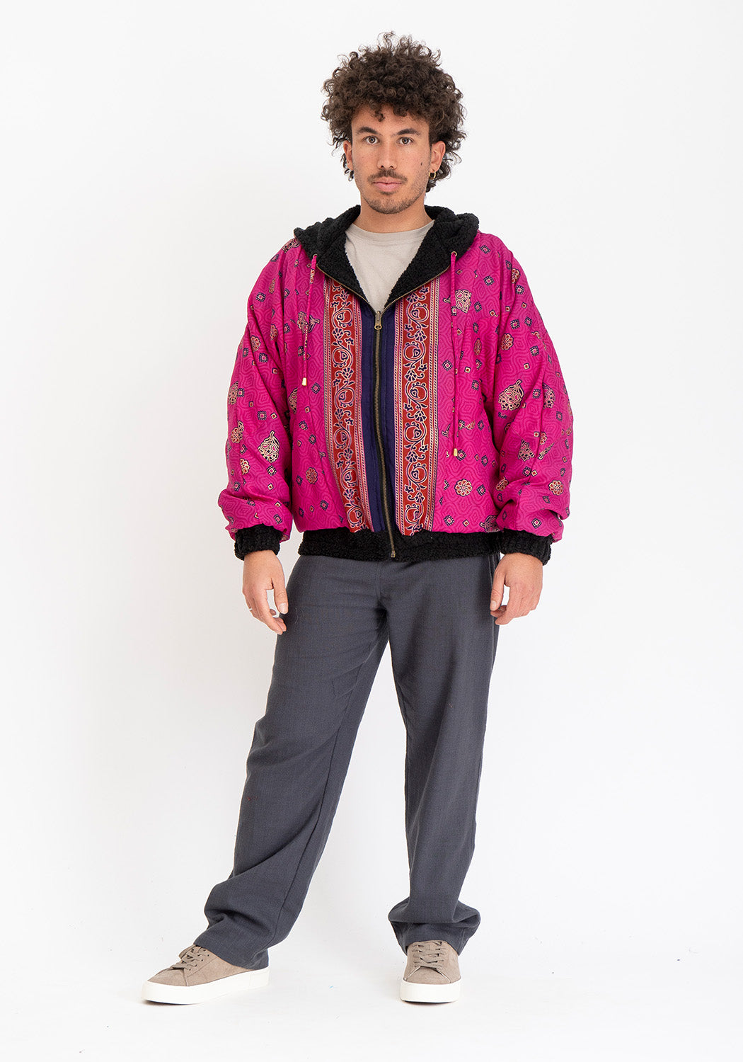 Urbaner Nomade – Oversize Wende-Sari-Jacke mit Teddy