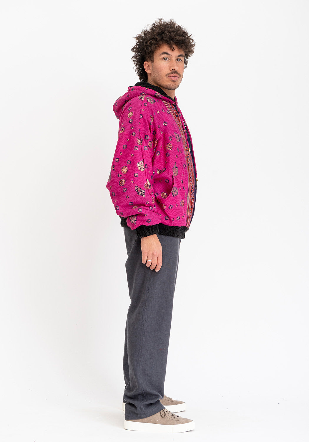 Urbaner Nomade – Oversize Wende-Sari-Jacke mit Teddy
