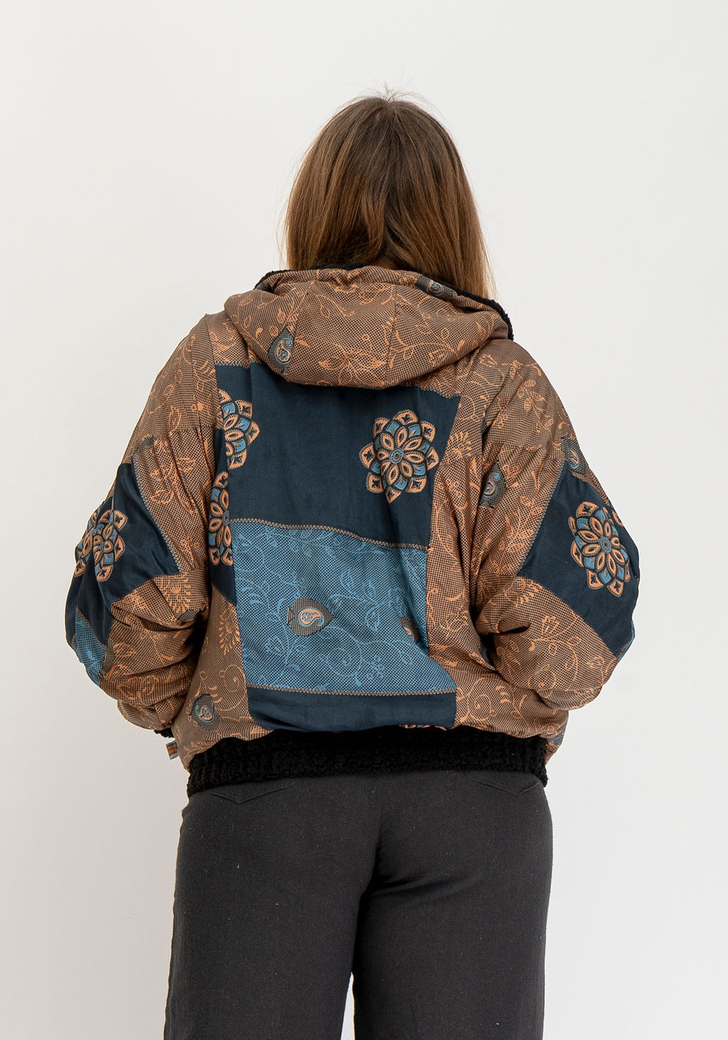 Nachtgewebe – Oversize Wende-Teddyjacke mit Sari