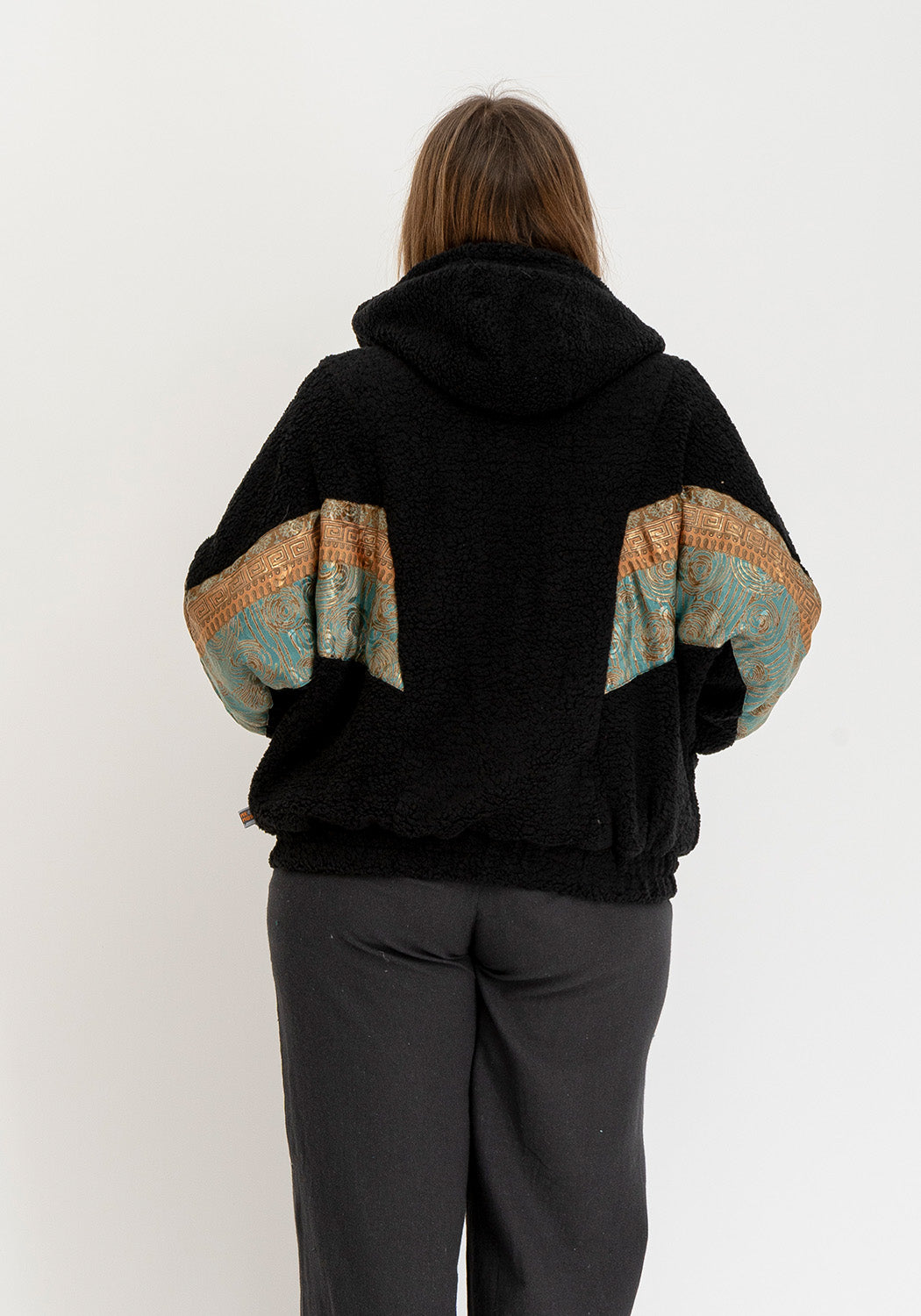 Obsidiangarten – Wendbare Sari-Jacke mit weichem Teddy