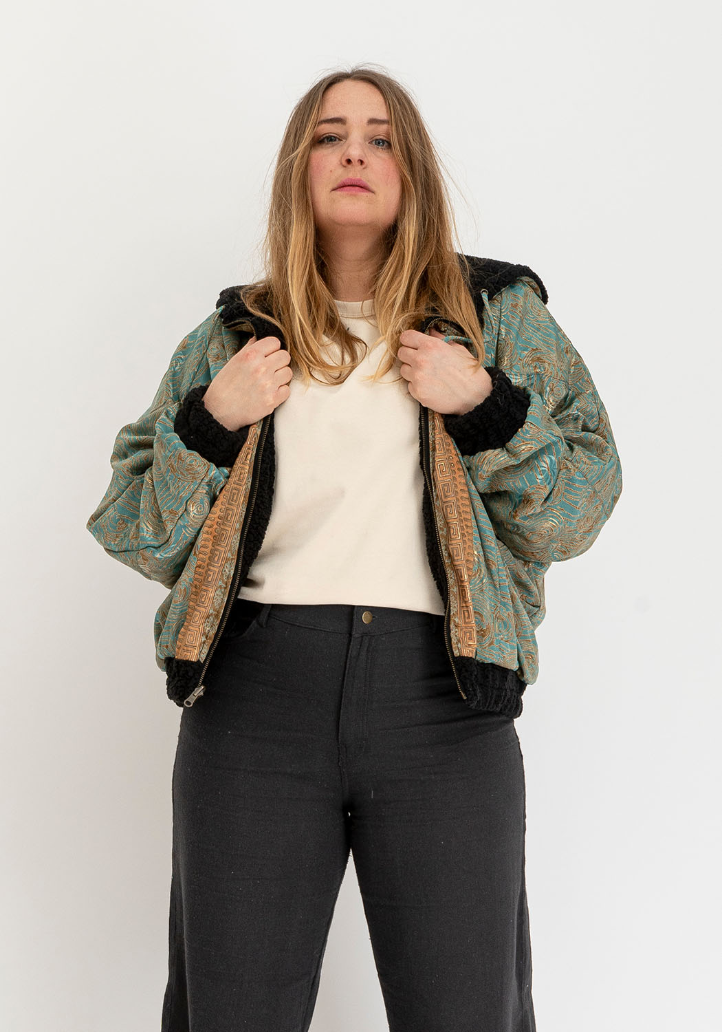 Obsidiangarten – Wendbare Sari-Jacke mit weichem Teddy