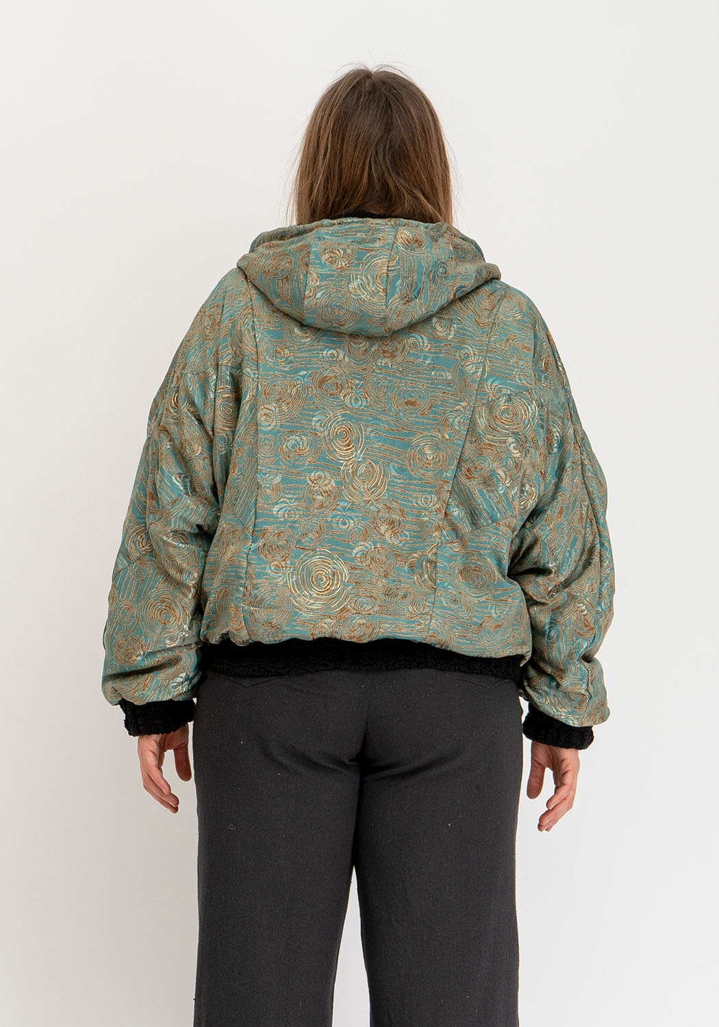 Obsidiangarten – Wendbare Sari-Jacke mit weichem Teddy