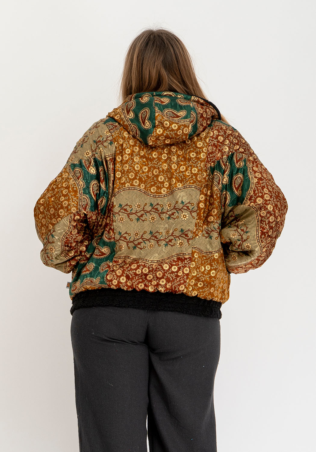 Eklipsen-Print – Wendbare Teddy- &amp; Sari-Jacke in Schwarz