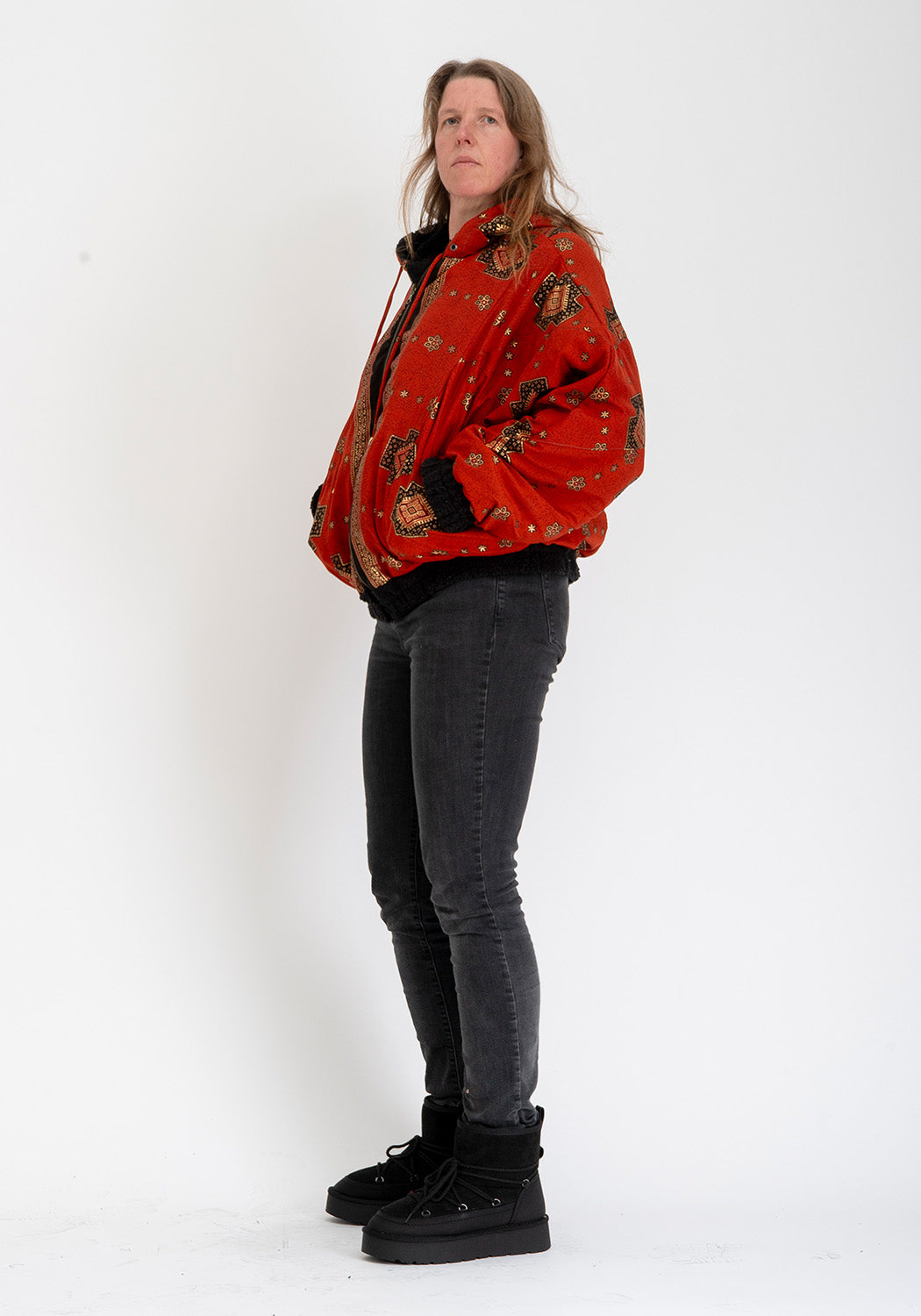 Mitternachtspatch – Schwarze Teddyjacke mit wendbarer Sari-Seite