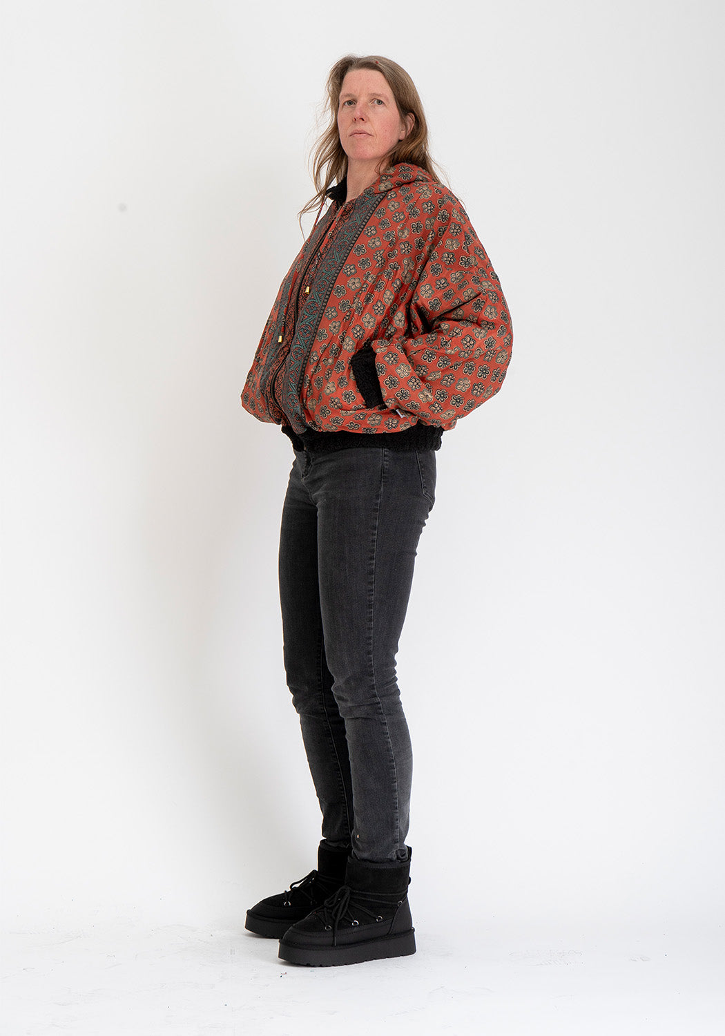Dunkles Erbe – Oversize Wendejacke aus Sari &amp; Teddy