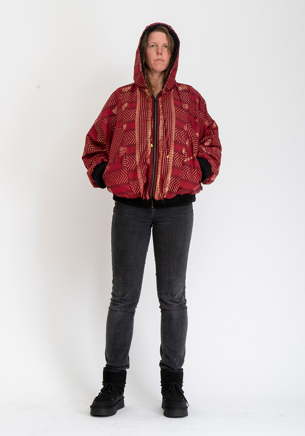 Schwarzes Echo – Oversize Wendejacke aus Teddy &amp; Sari