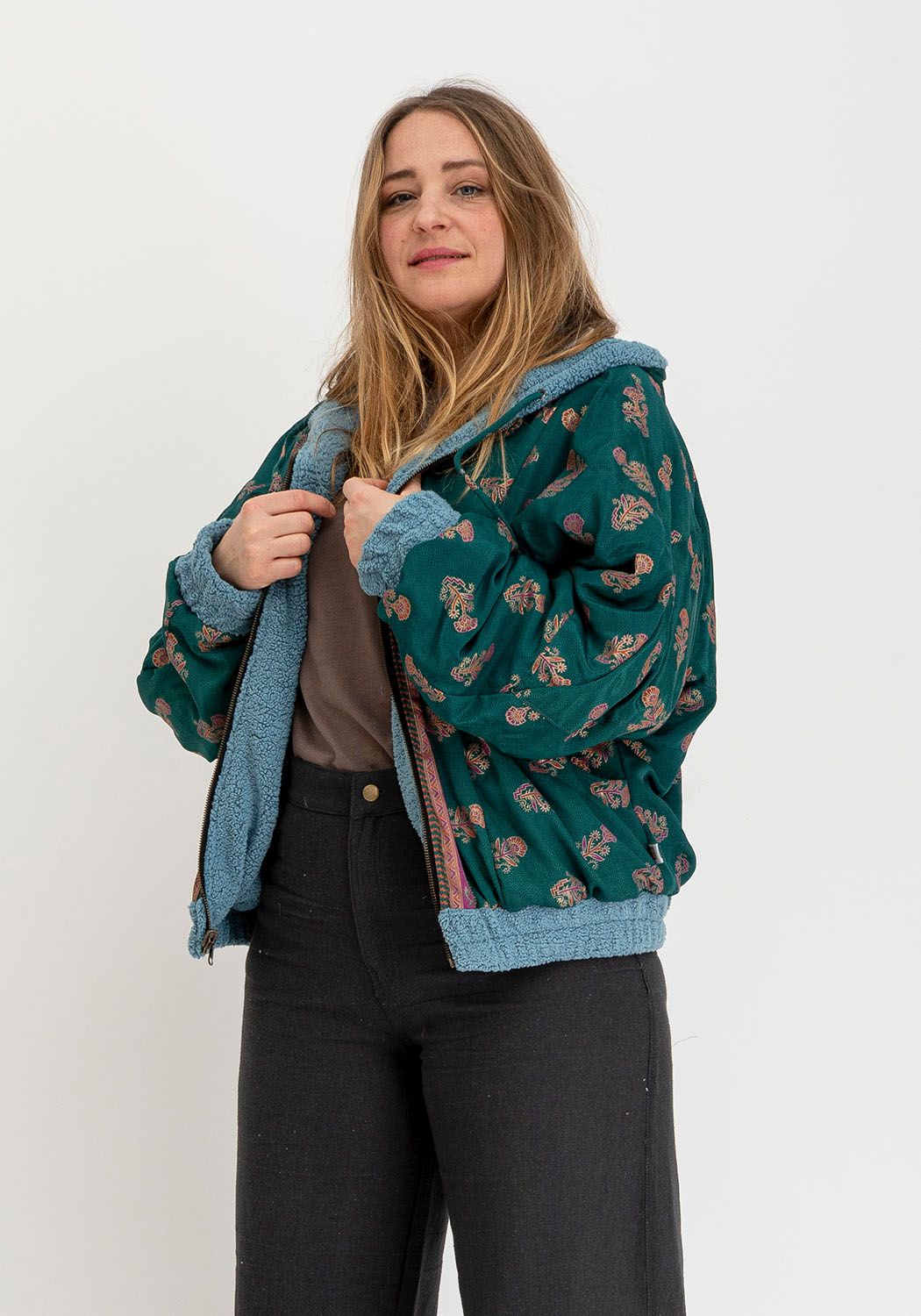 Blaue Teddy Oversize Wendejacke – Grüner Sari