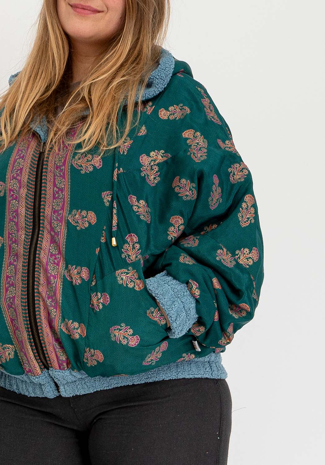 Blaue Teddy Oversize Wendejacke – Grüner Sari