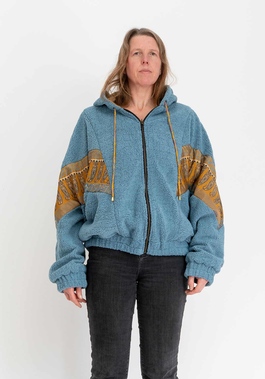 Blaue Teddy-Wendejacke – Senf-Ornament-Sari