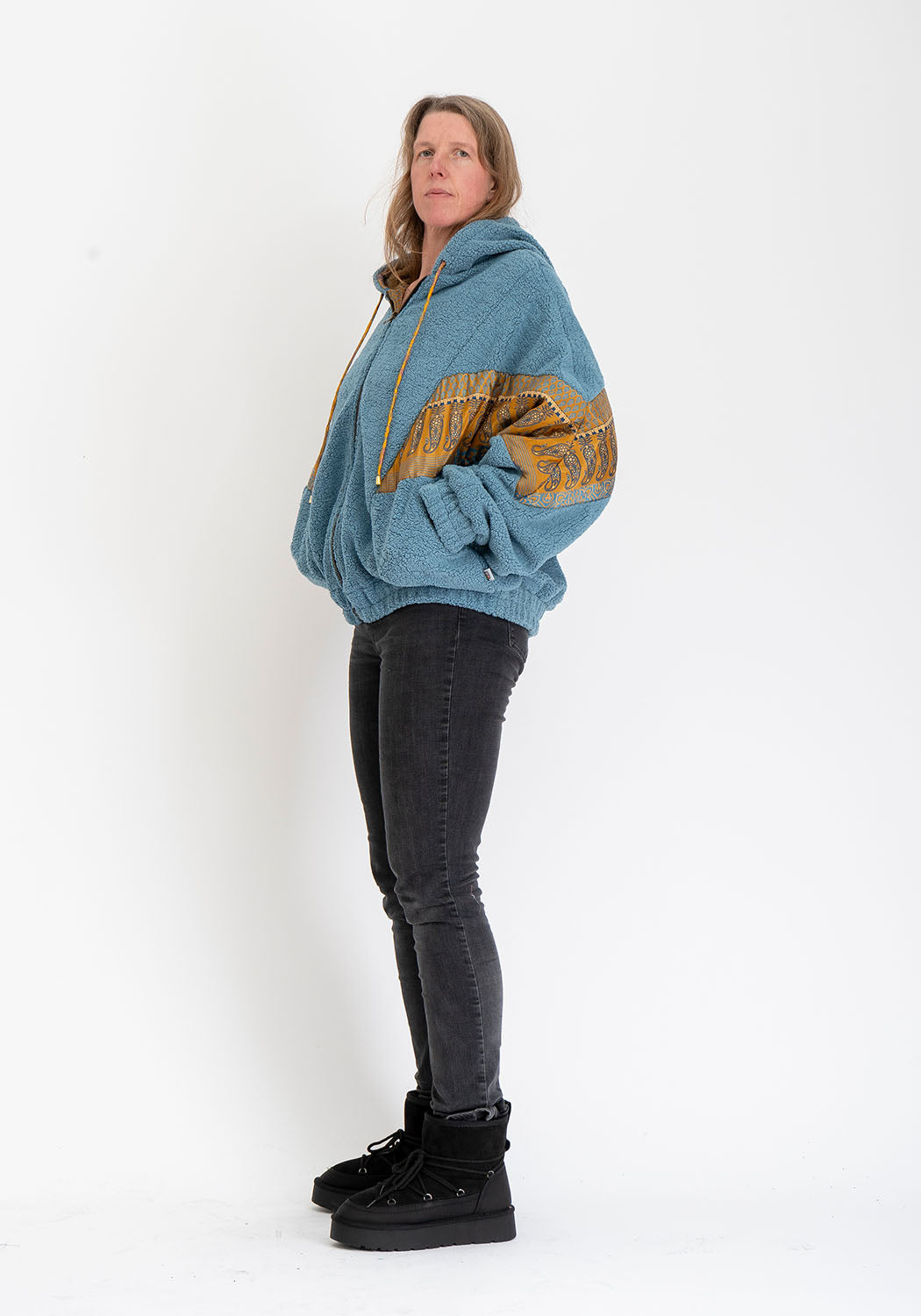 Blaue Teddy-Wendejacke – Senf-Ornament-Sari