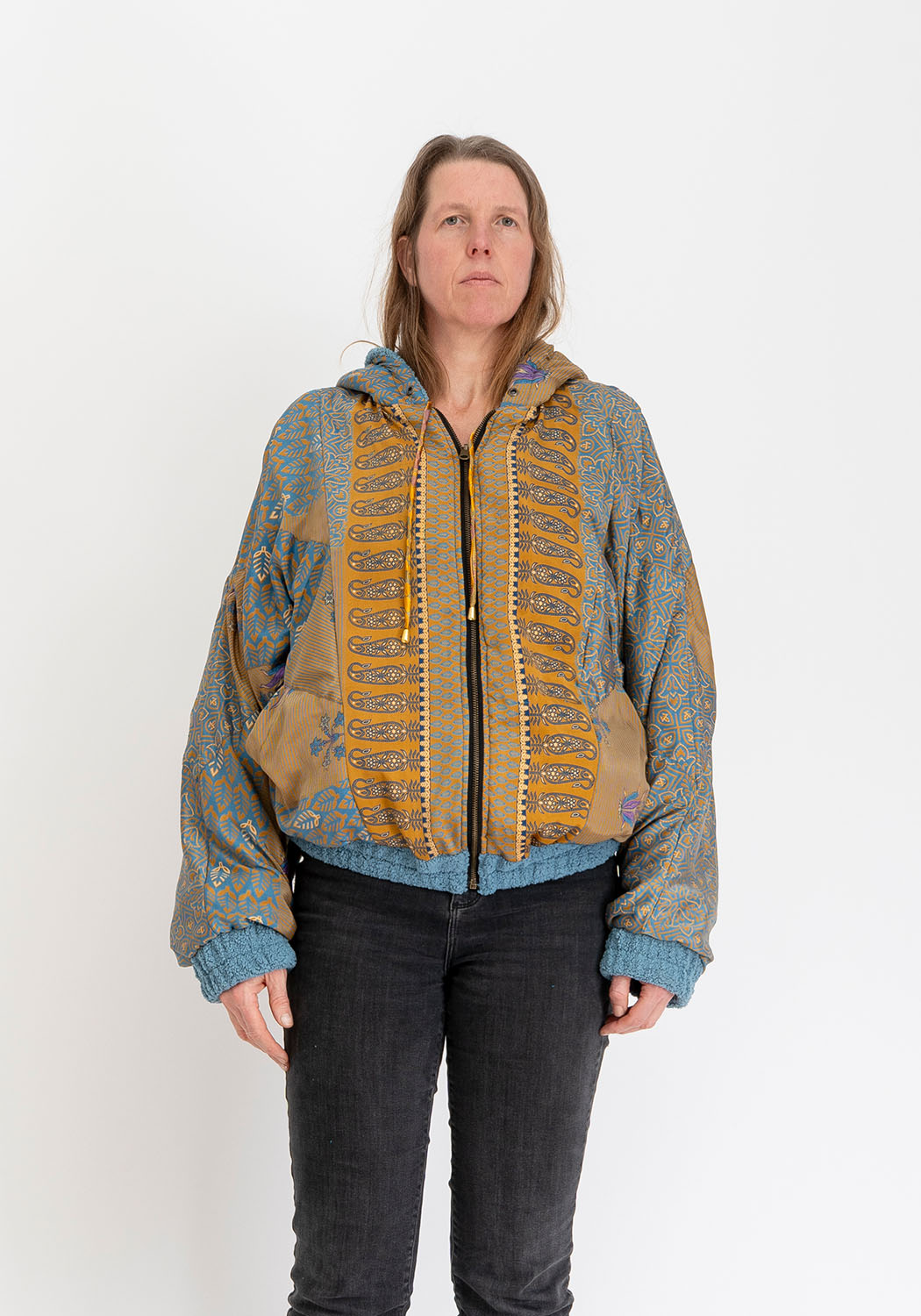 Blaue Teddy-Wendejacke – Senf-Ornament-Sari