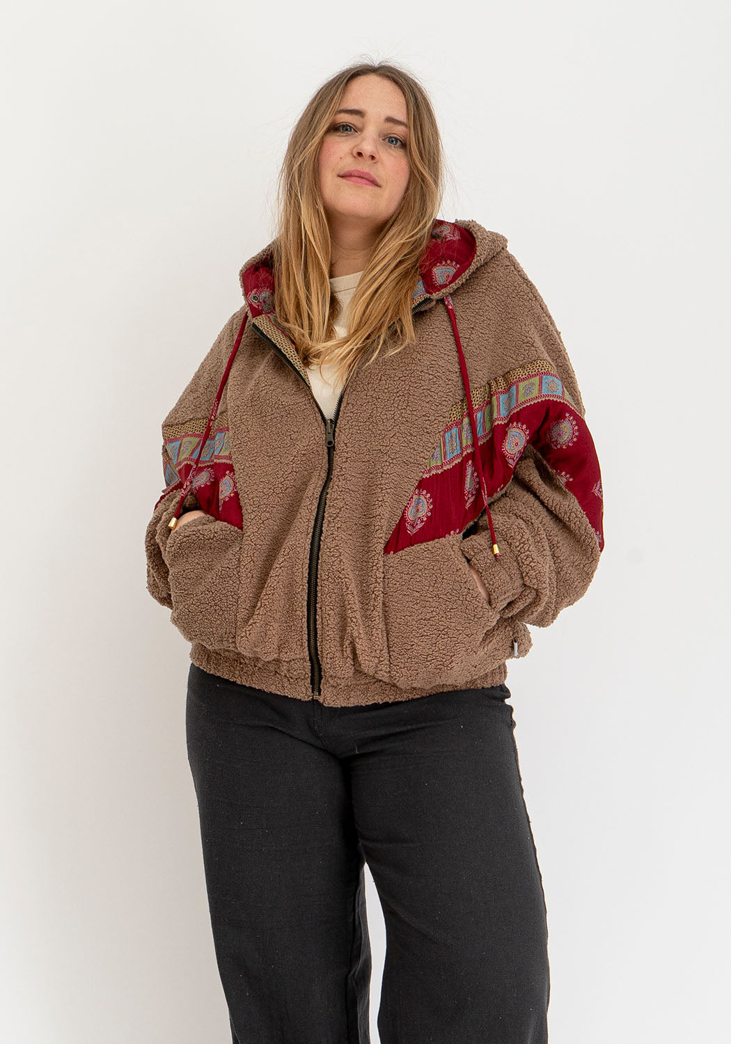 Camel Teddy Wendbare Oversize Jacke mit Sari Kontrast